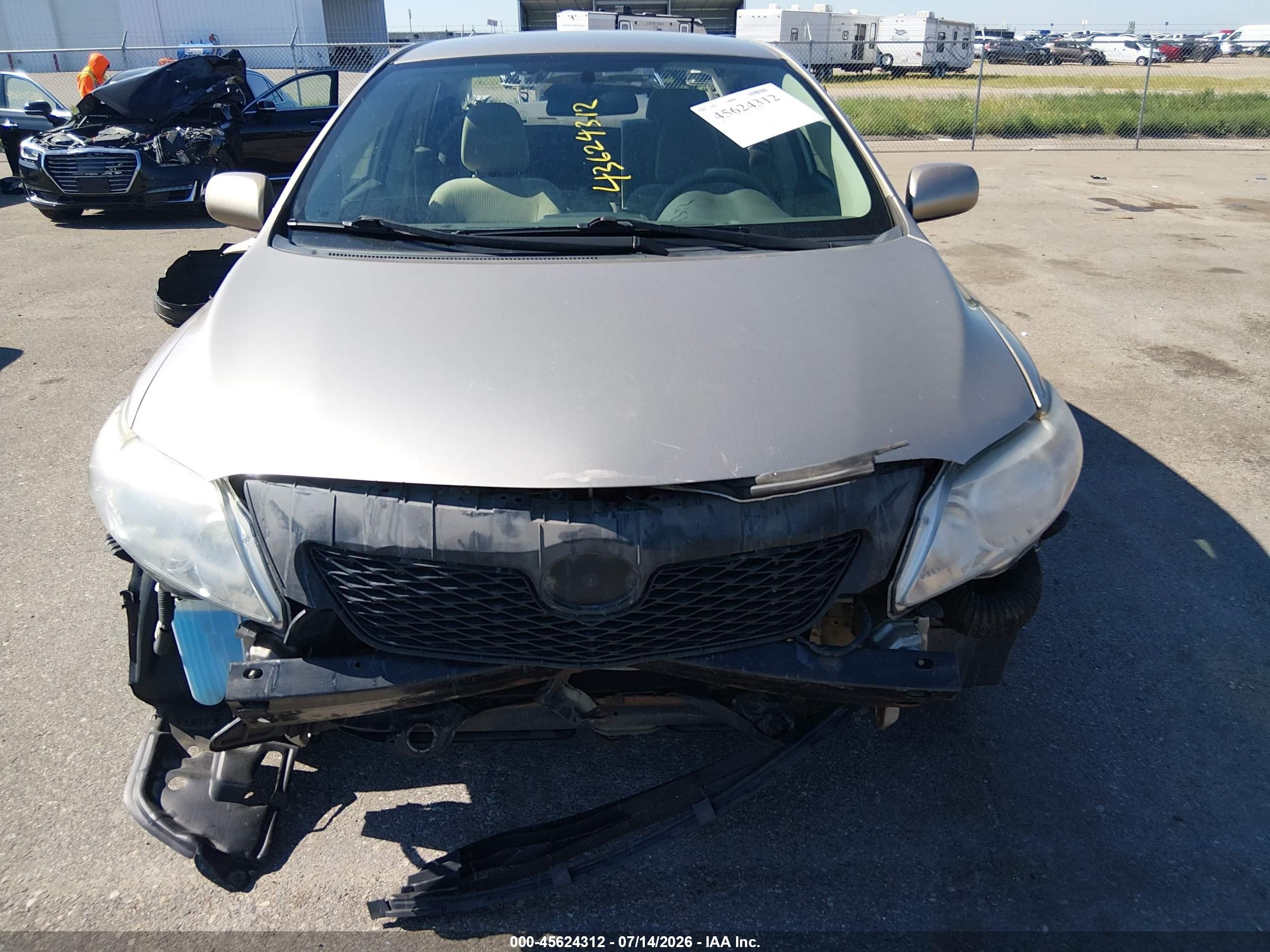 2010 Toyota Corolla Le Gold vin: 2T1BU4EE3AC429634