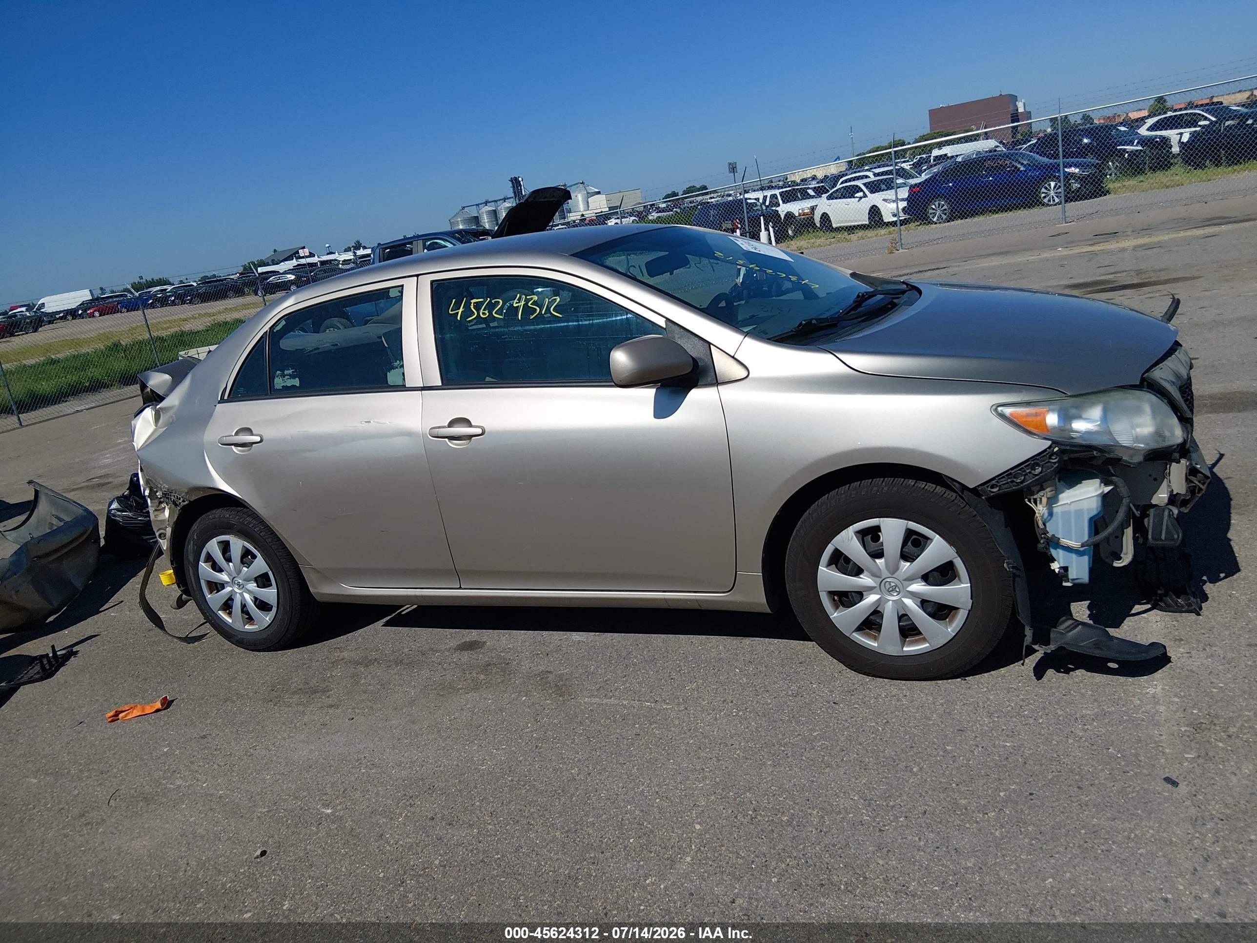 2010 Toyota Corolla Le Gold vin: 2T1BU4EE3AC429634