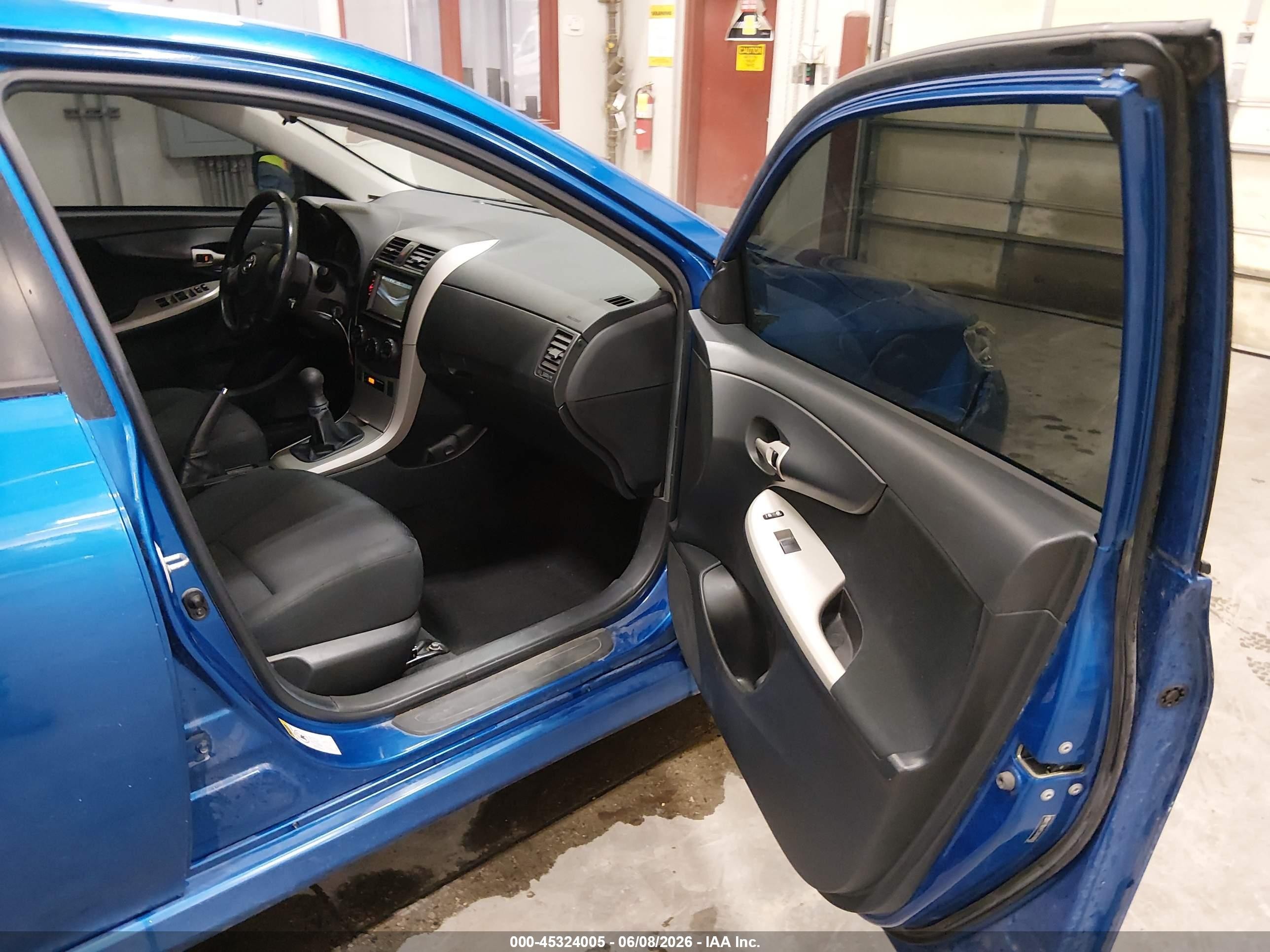 2010 Toyota Corolla S Синий vin: 2T1BU4EE3AC439256