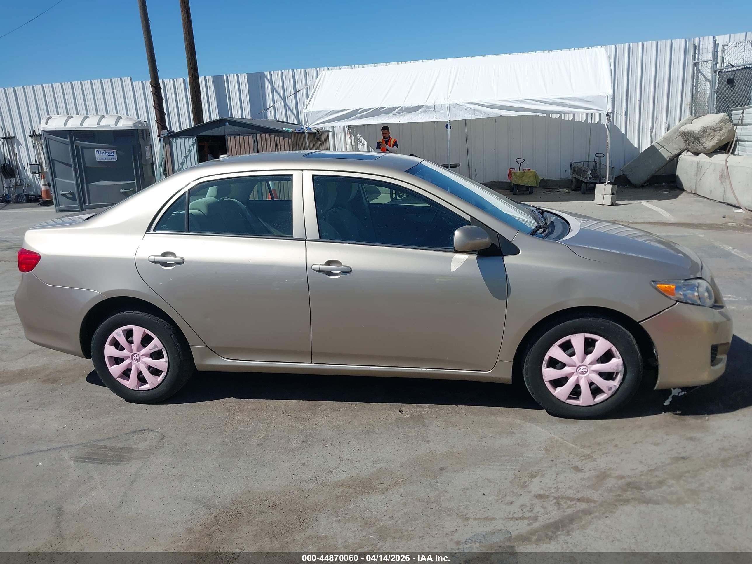 2010 Toyota Corolla Le Золотой vin: 2T1BU4EE3AC465520