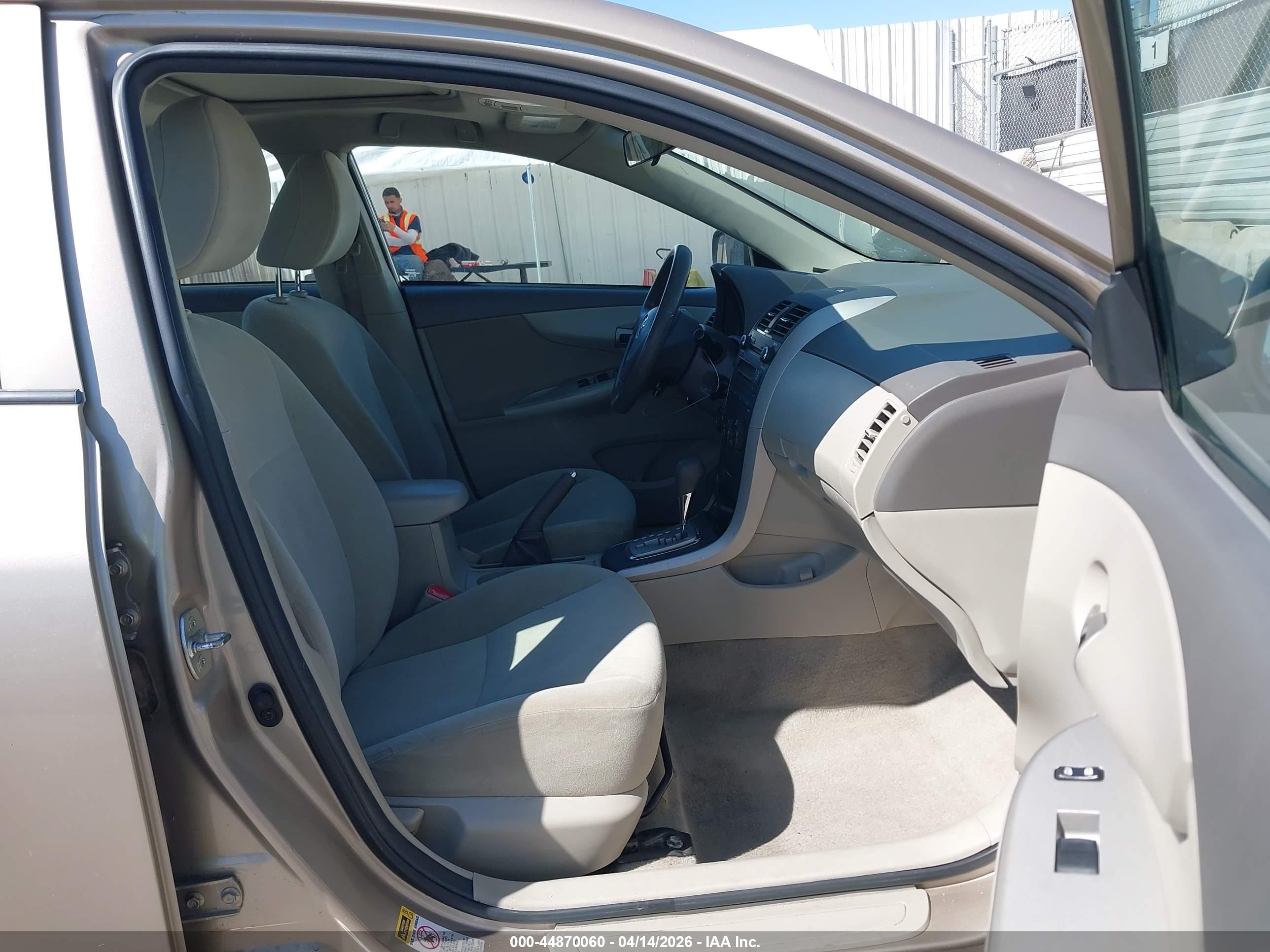 2010 Toyota Corolla Le Золотой vin: 2T1BU4EE3AC465520