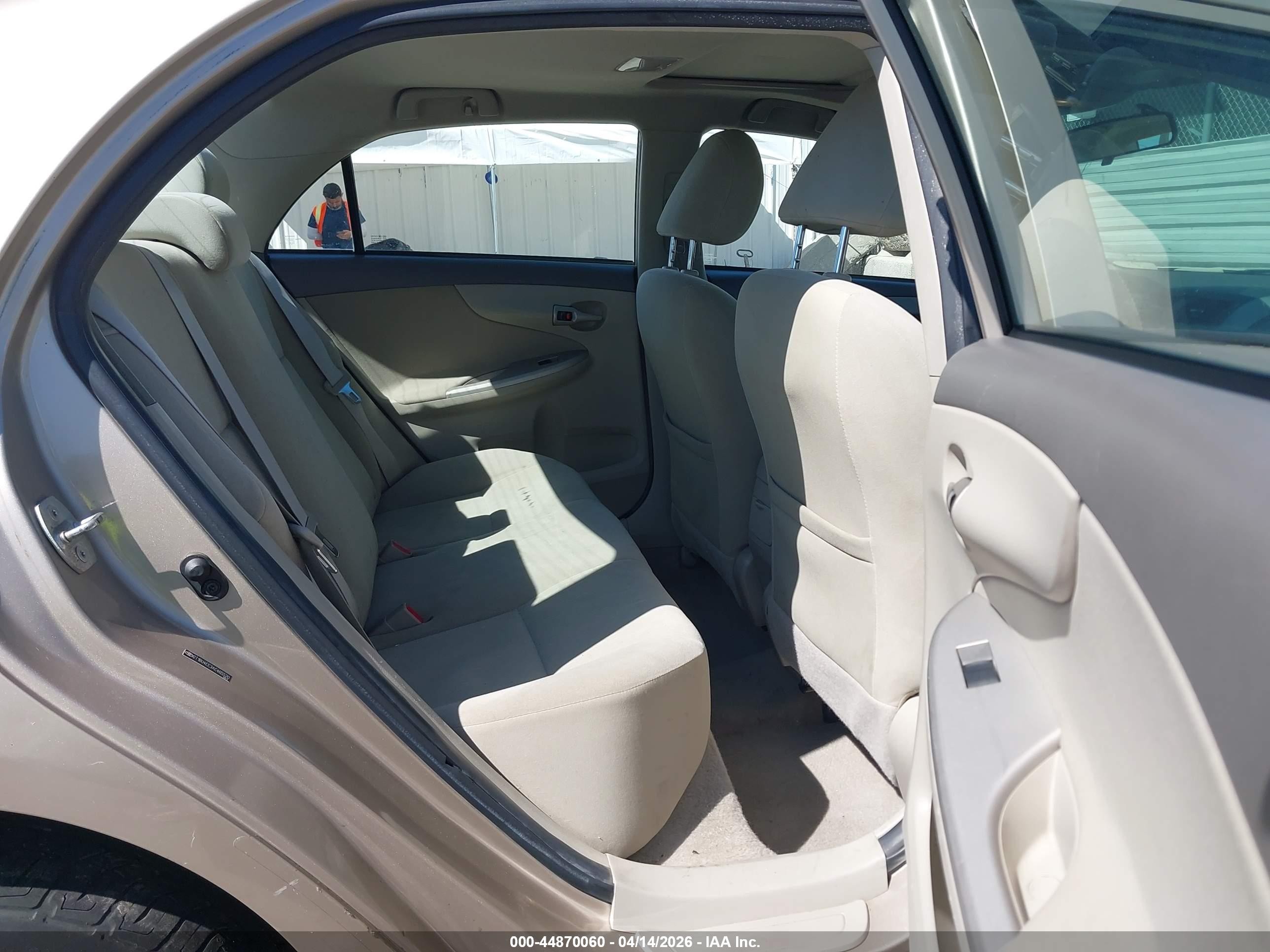 2010 Toyota Corolla Le Золотой vin: 2T1BU4EE3AC465520