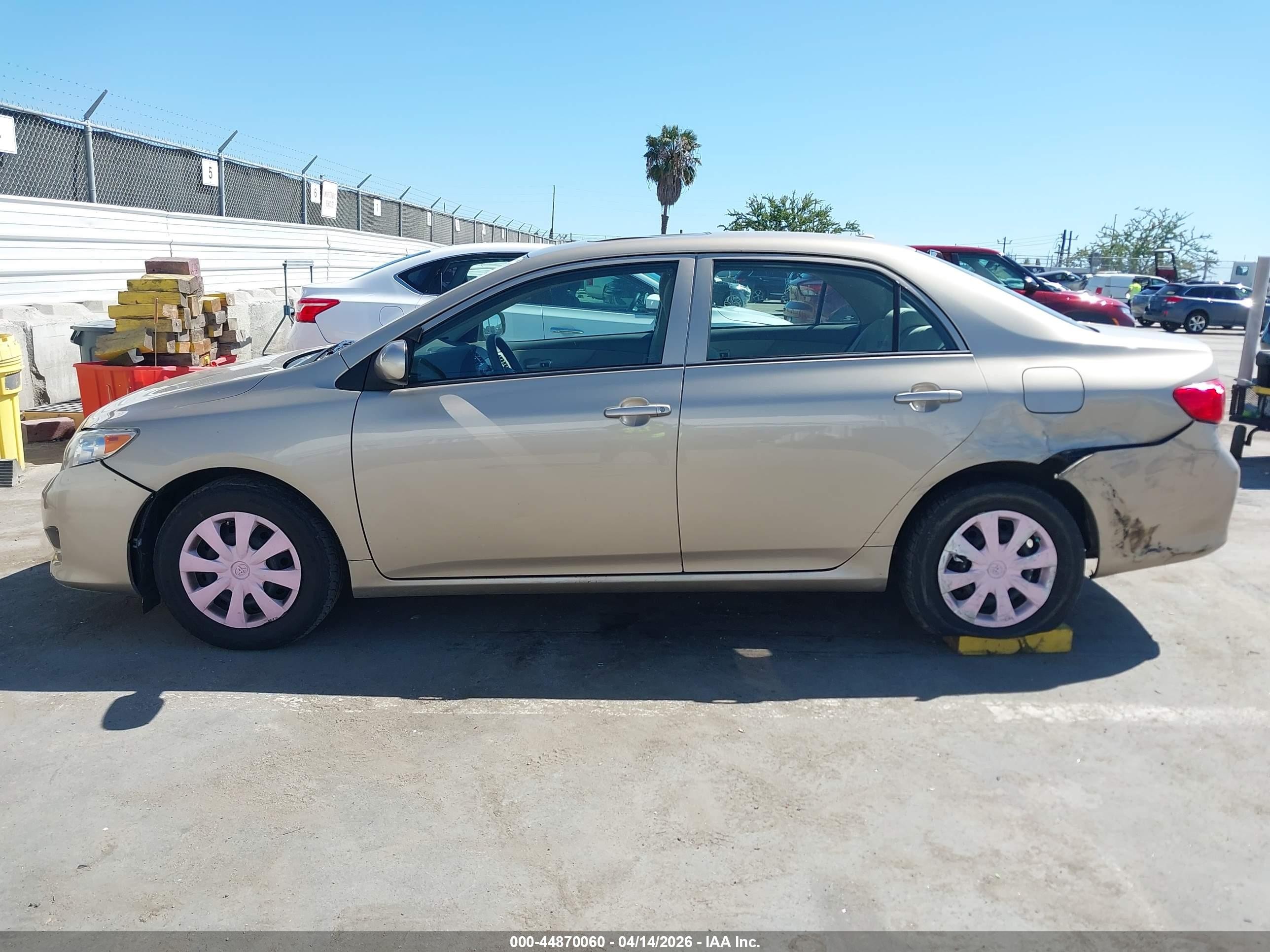 2010 Toyota Corolla Le Золотой vin: 2T1BU4EE3AC465520