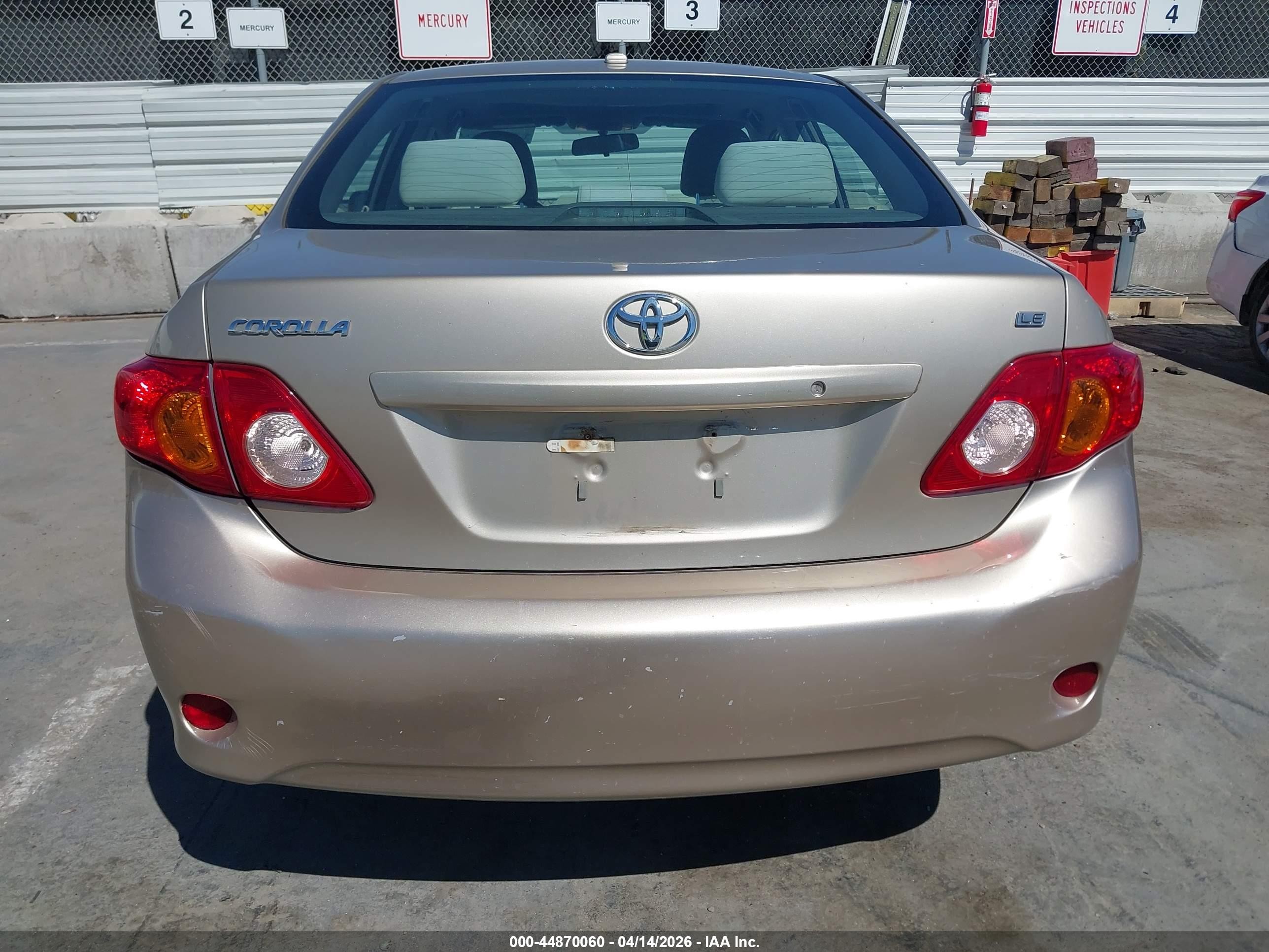2010 Toyota Corolla Le Золотой vin: 2T1BU4EE3AC465520