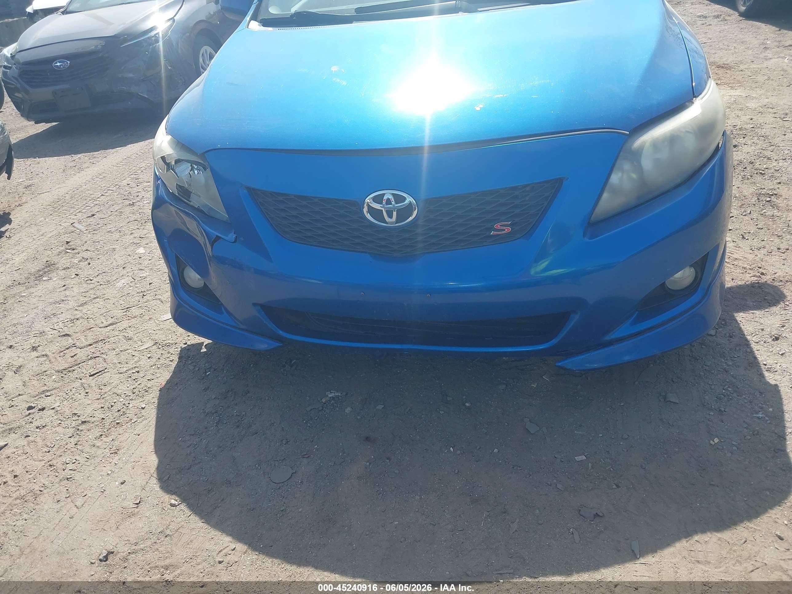 2010 Toyota Corolla S Синий vin: 2T1BU4EE3AC465758