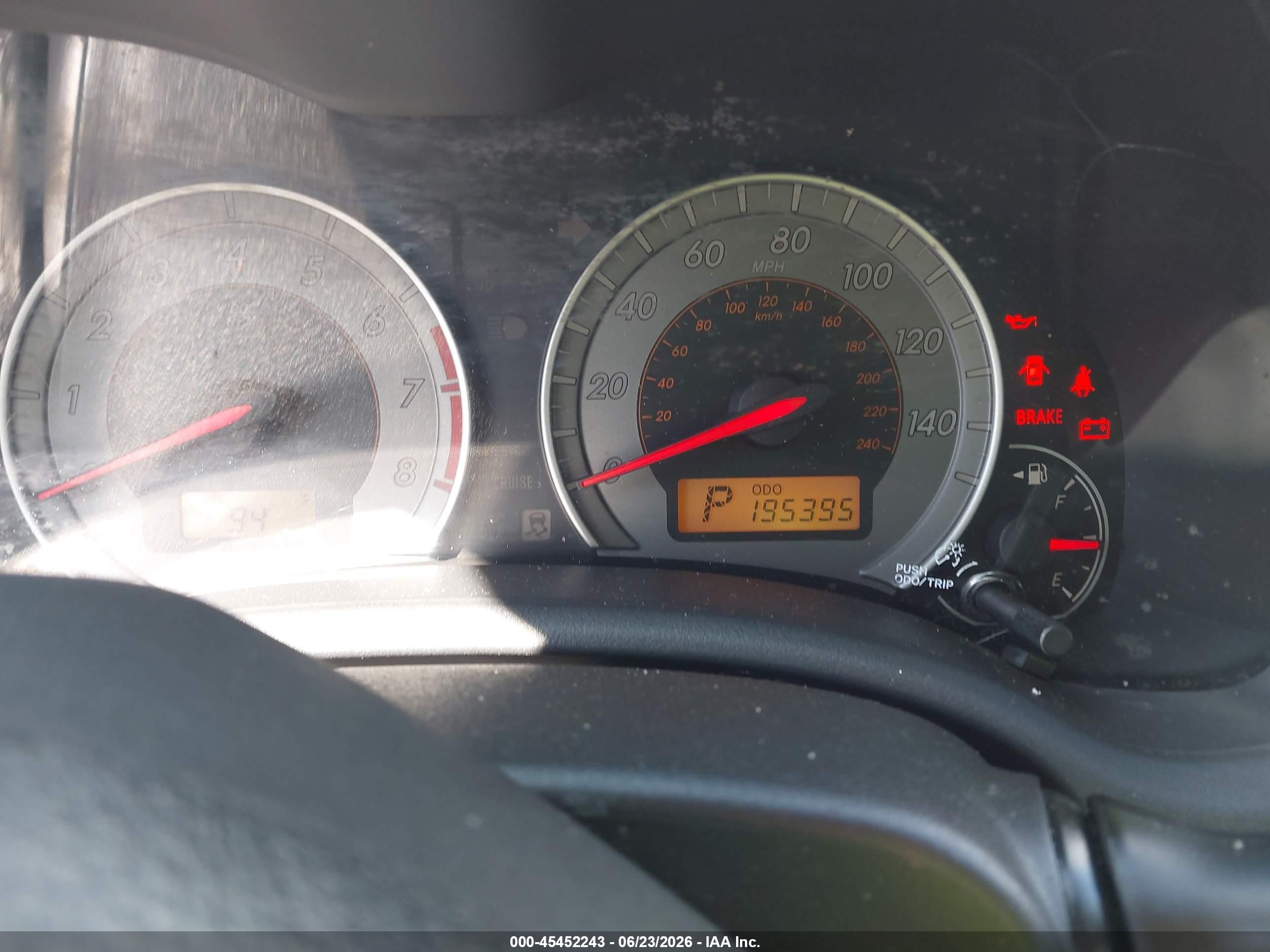 2010 Toyota Corolla S Серебряный vin: 2T1BU4EE3AC471012