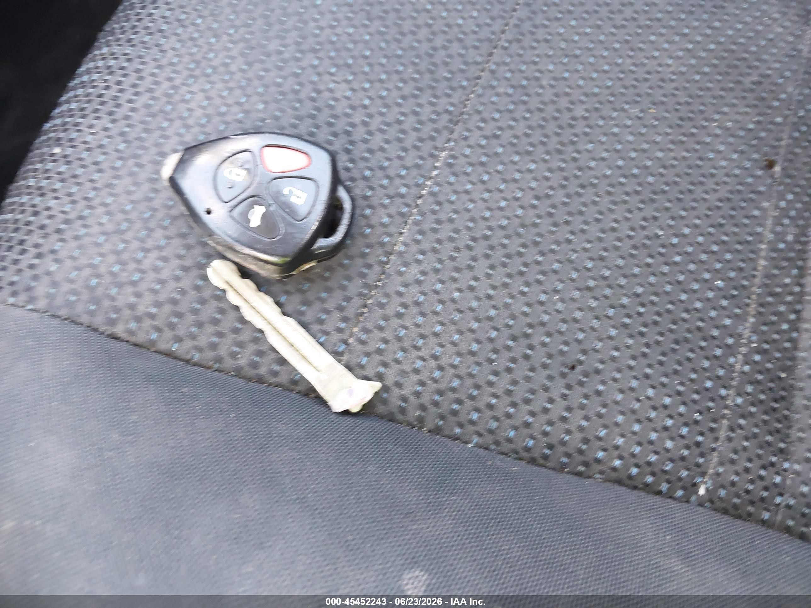2010 Toyota Corolla S Серебряный vin: 2T1BU4EE3AC471012