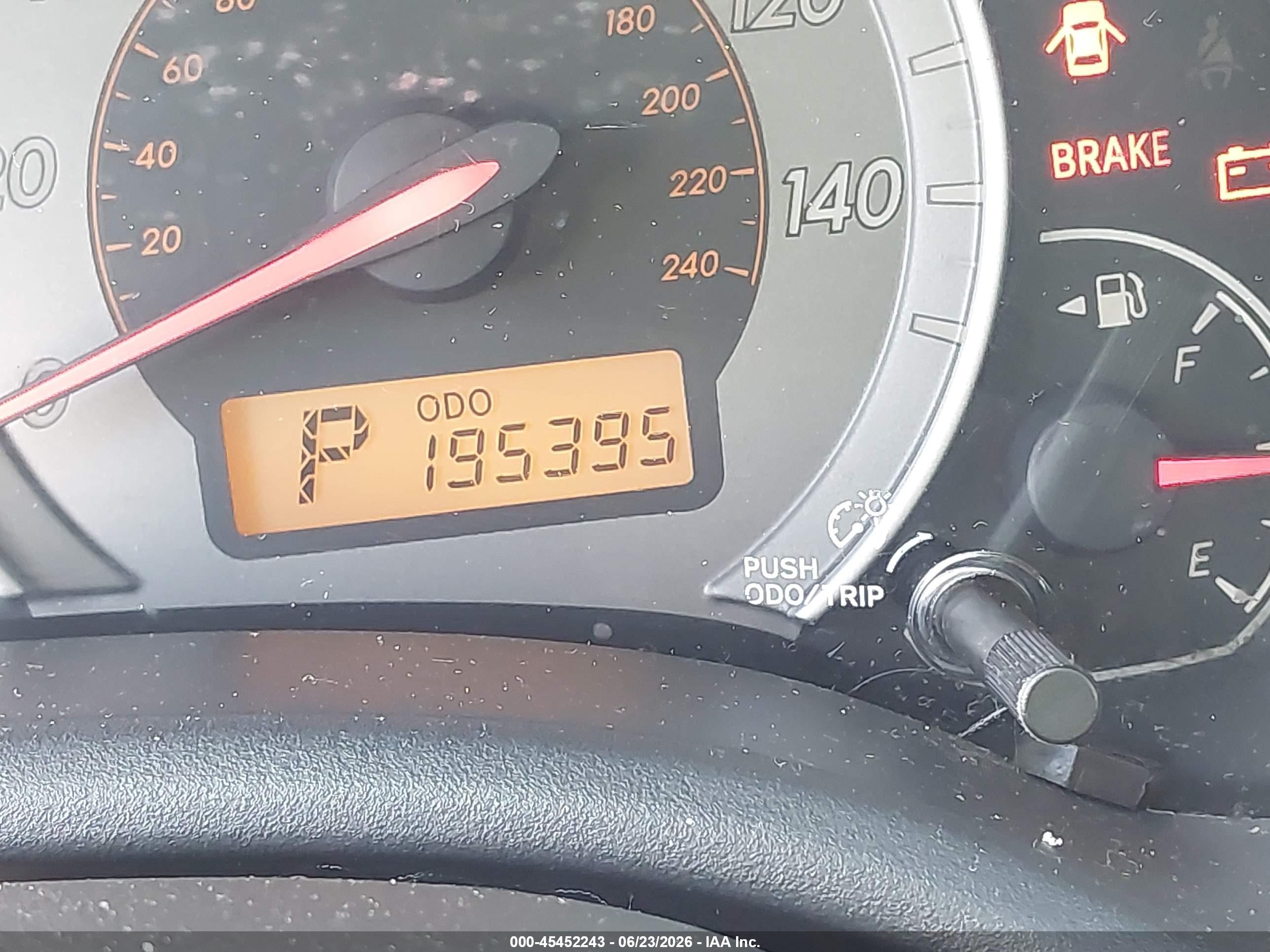2010 Toyota Corolla S Серебряный vin: 2T1BU4EE3AC471012
