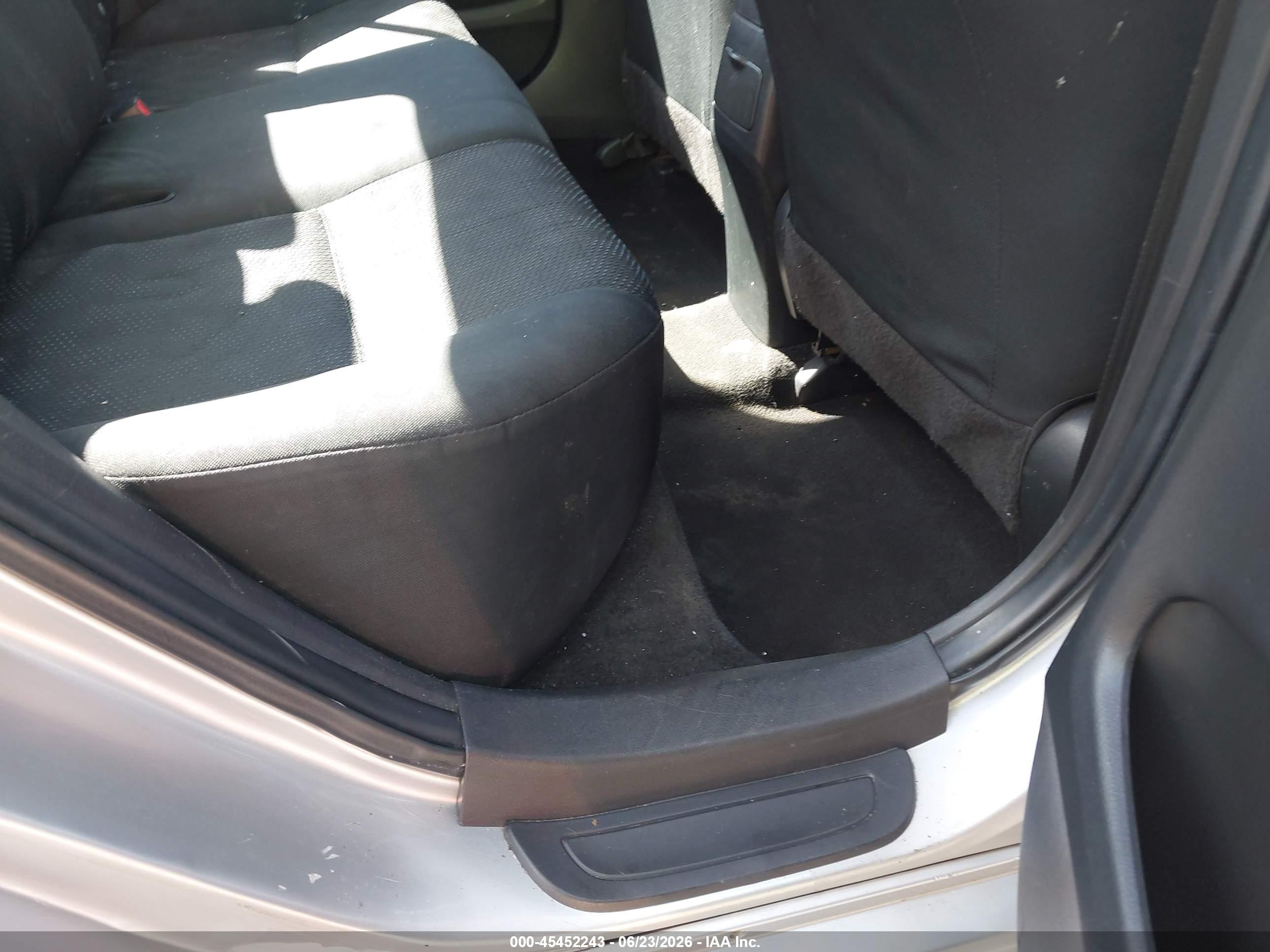 2010 Toyota Corolla S Серебряный vin: 2T1BU4EE3AC471012