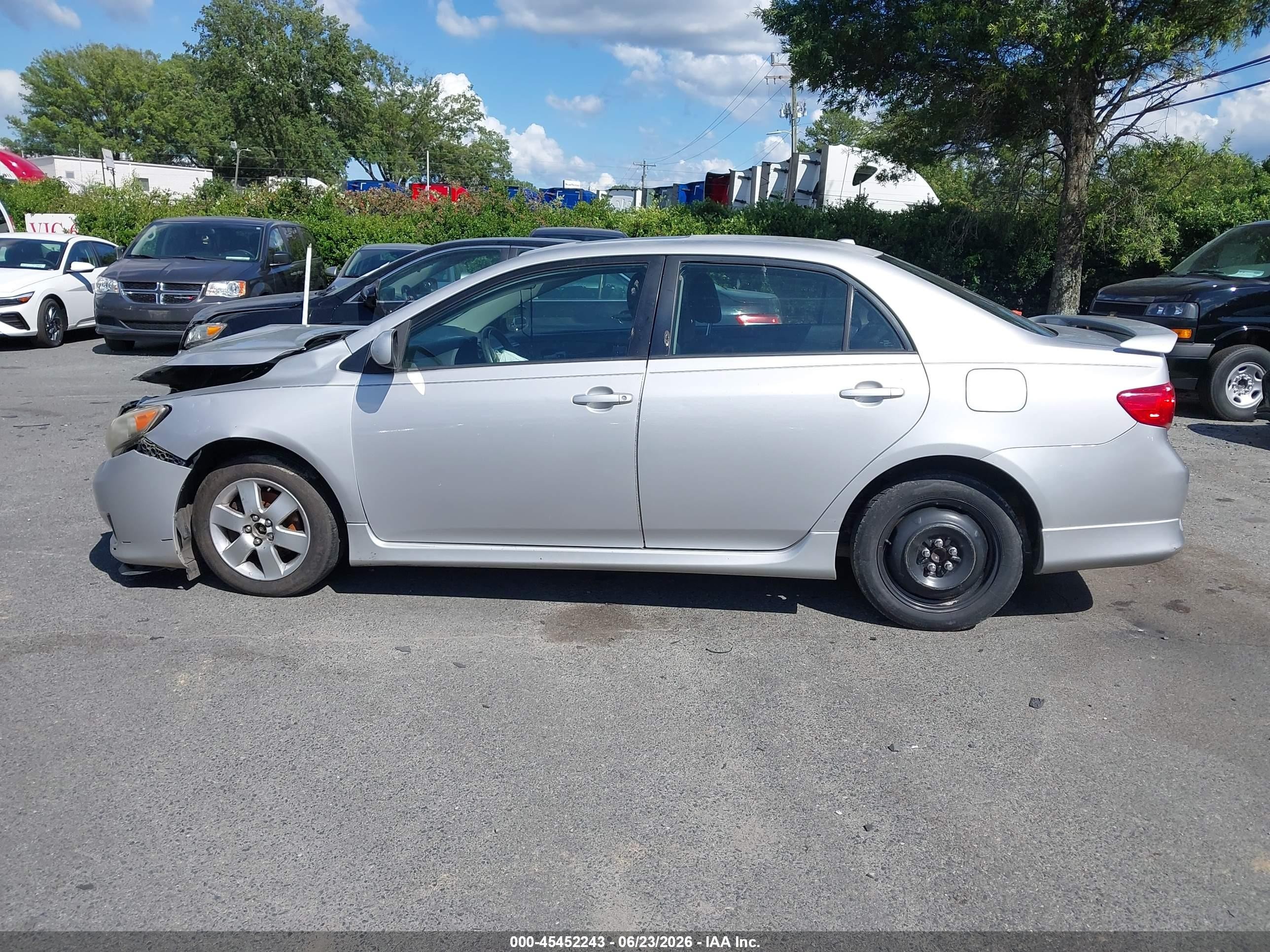 2010 Toyota Corolla S Серебряный vin: 2T1BU4EE3AC471012