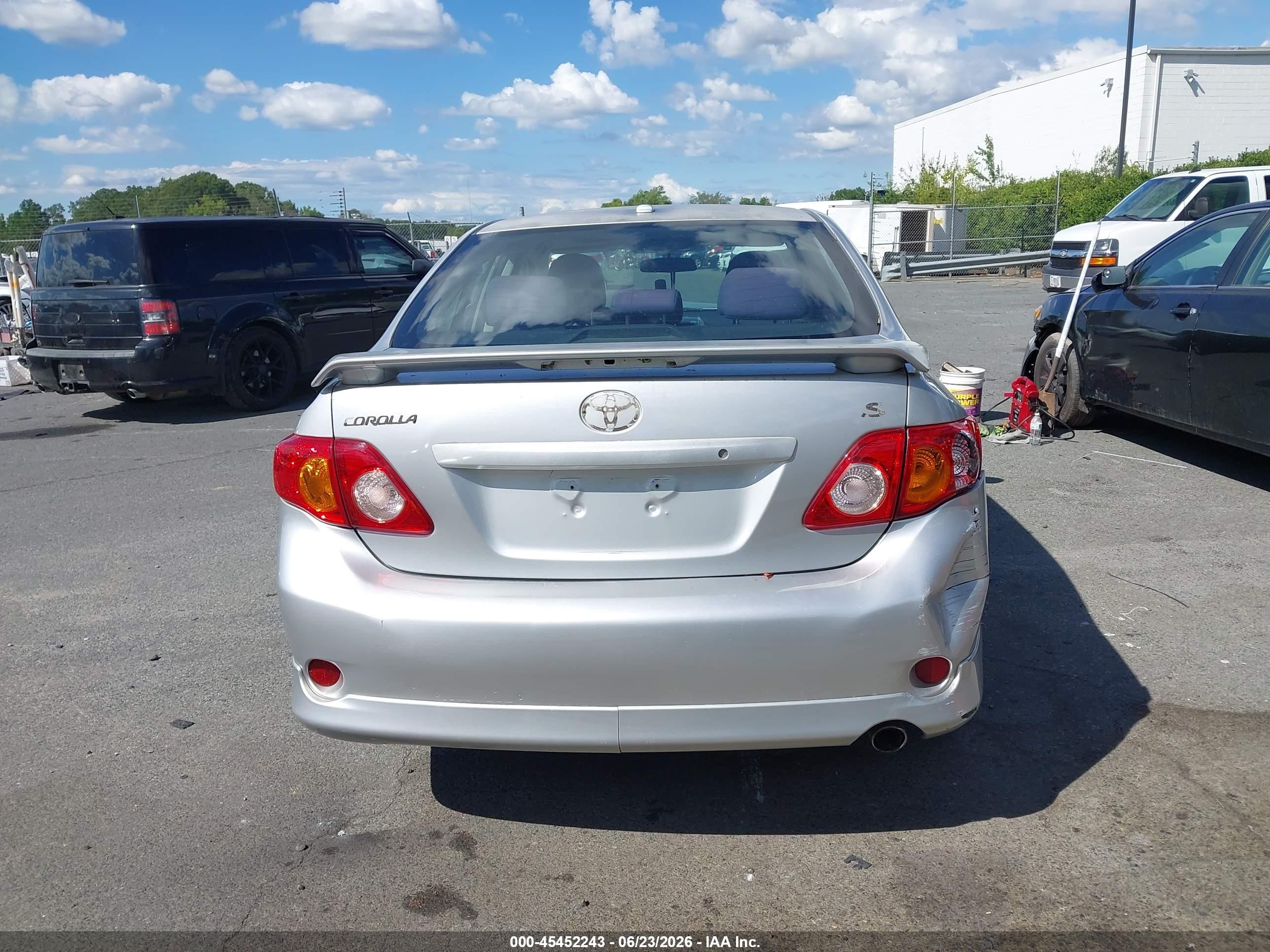 2010 Toyota Corolla S Серебряный vin: 2T1BU4EE3AC471012