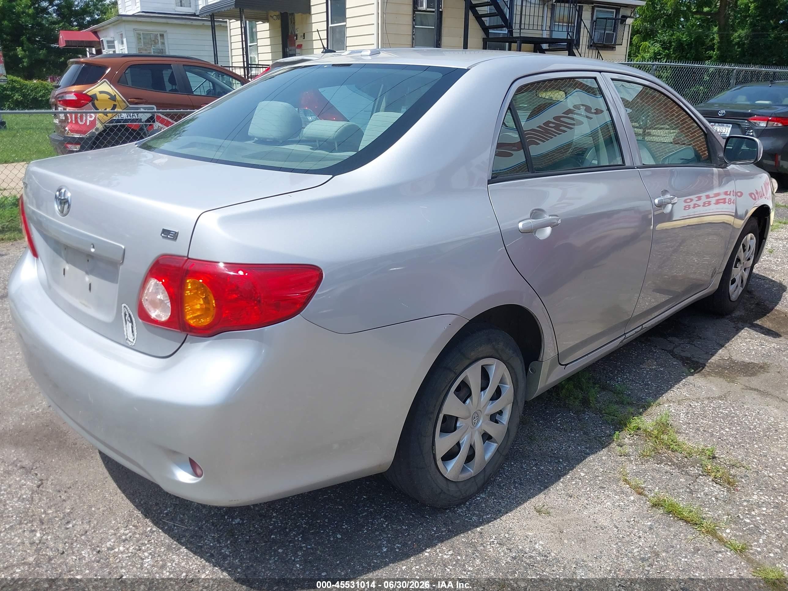 2010 Toyota Corolla Le Silver vin: 2T1BU4EE3AC503179