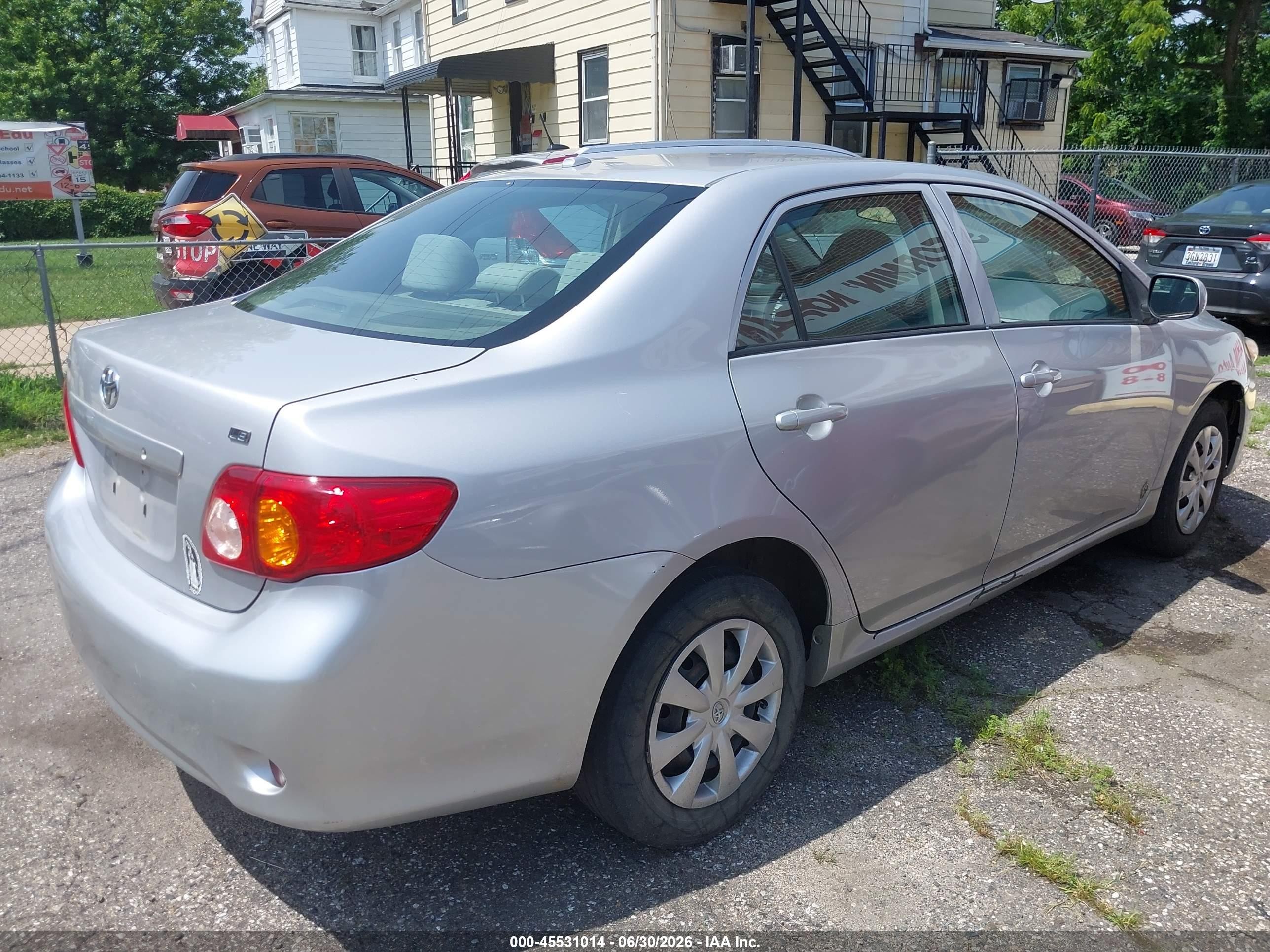 2010 Toyota Corolla Le Silver vin: 2T1BU4EE3AC503179