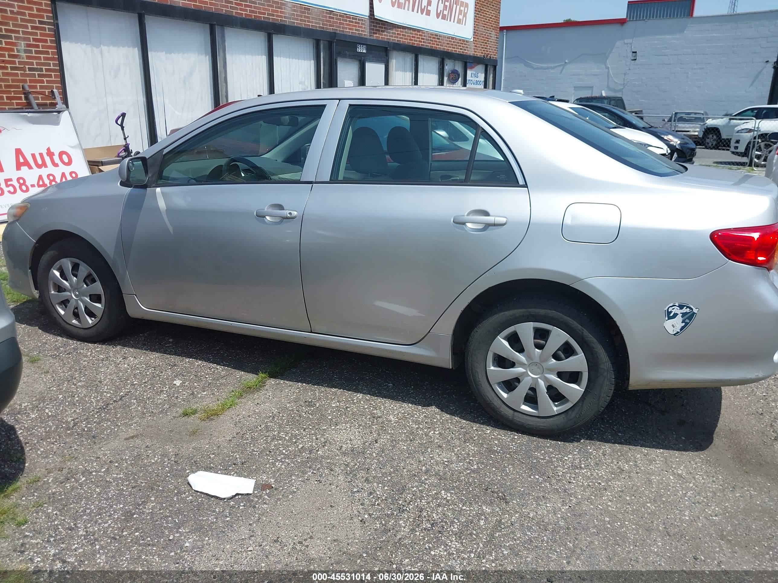 2010 Toyota Corolla Le Silver vin: 2T1BU4EE3AC503179