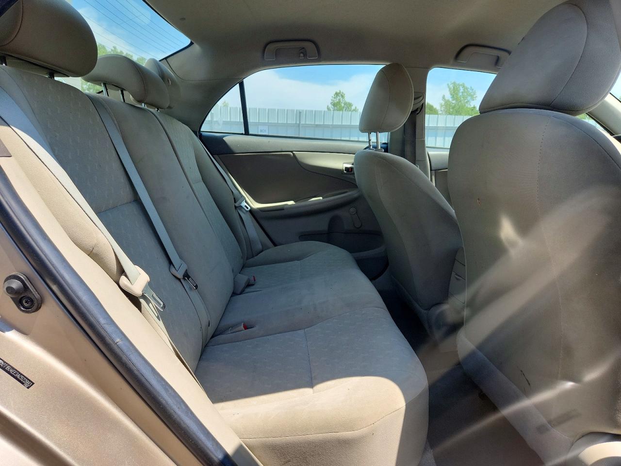 2010 Toyota Corolla Base Tan vin: 2T1BU4EE3AC522993