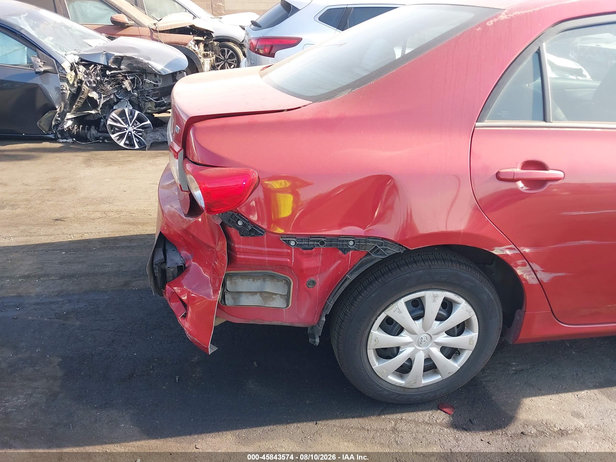 2011 Toyota Corolla Le Red vin: 2T1BU4EE3BC567191