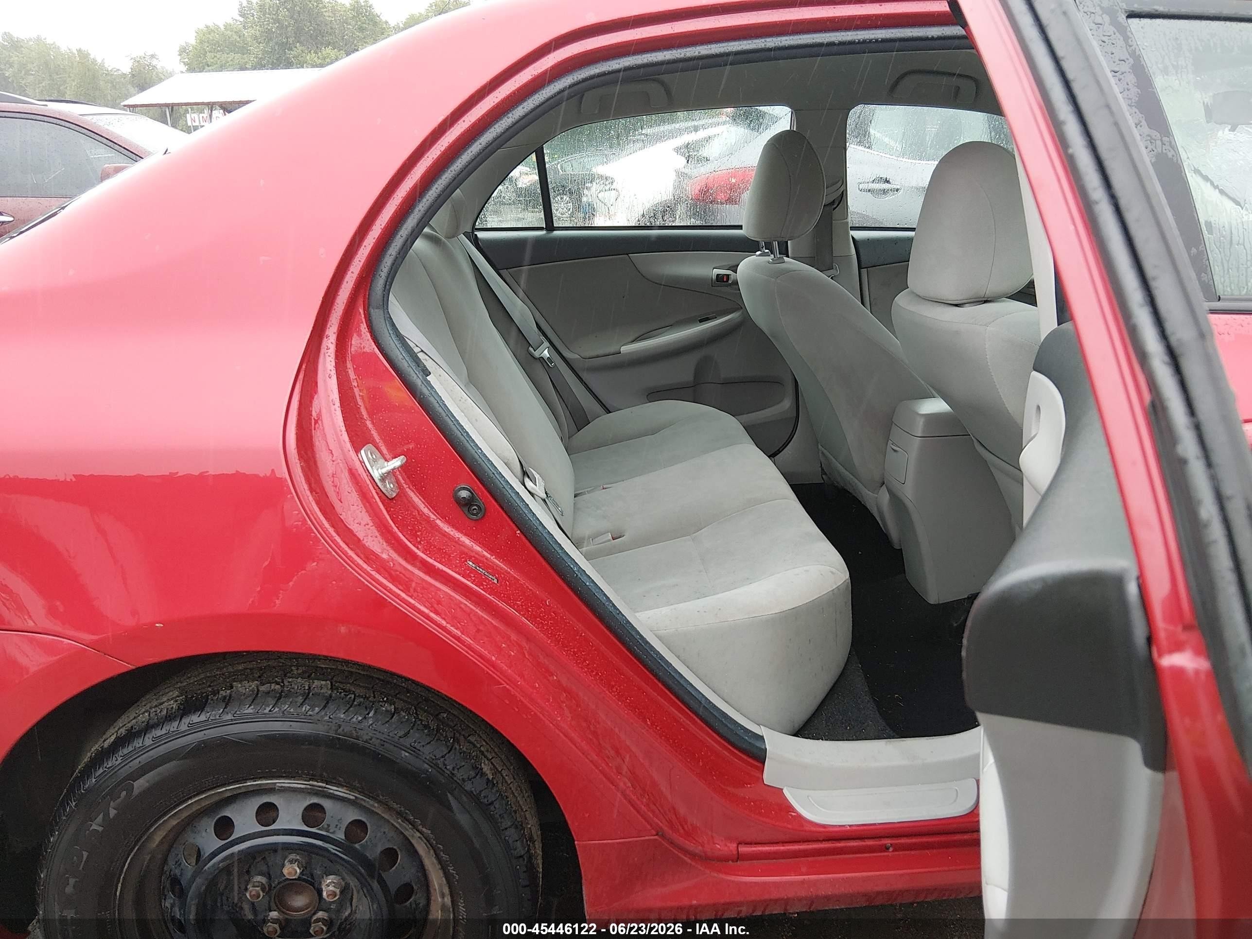 2011 Toyota Corolla Le Red vin: 2T1BU4EE3BC581706