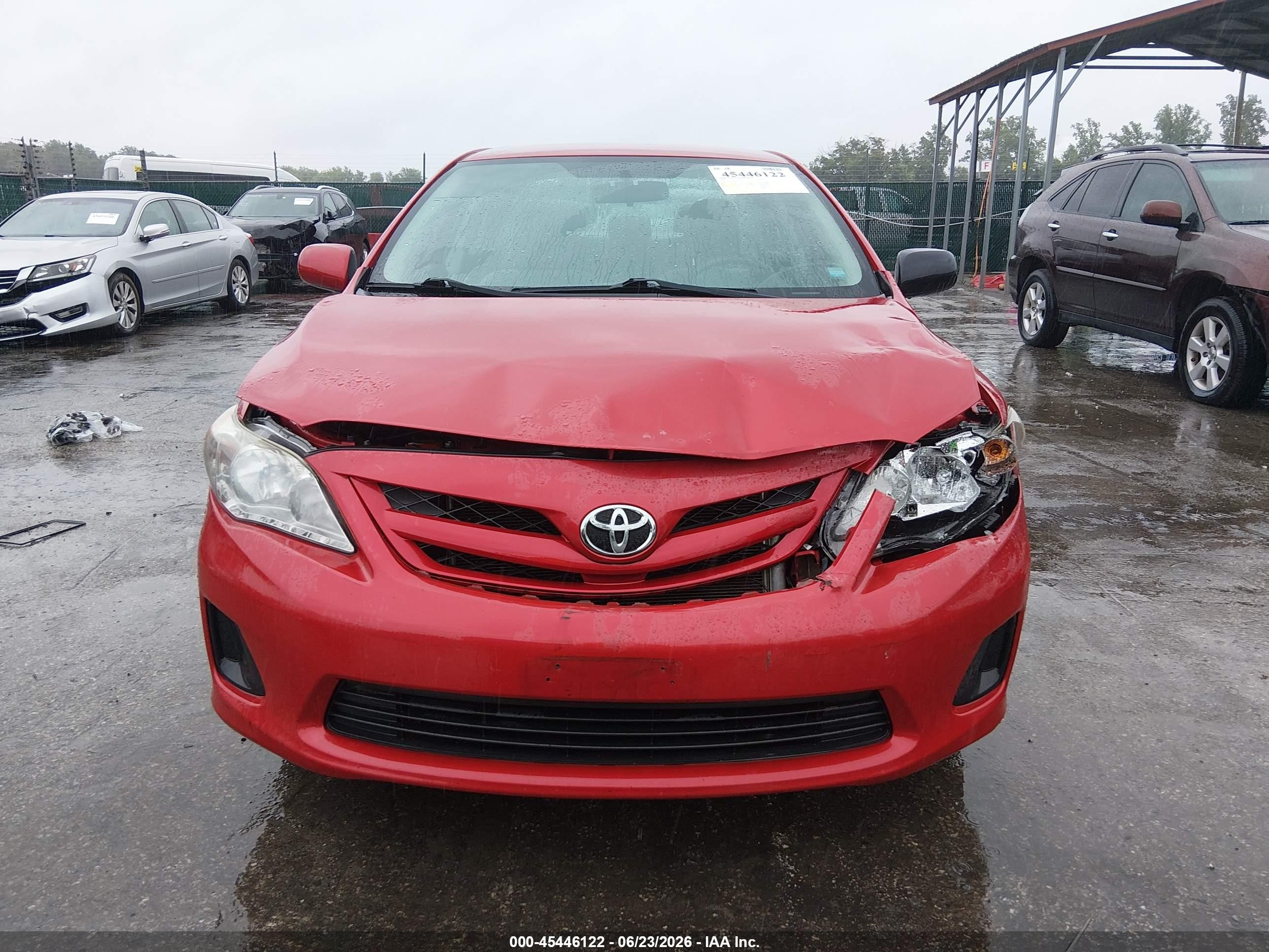 2011 Toyota Corolla Le Red vin: 2T1BU4EE3BC581706