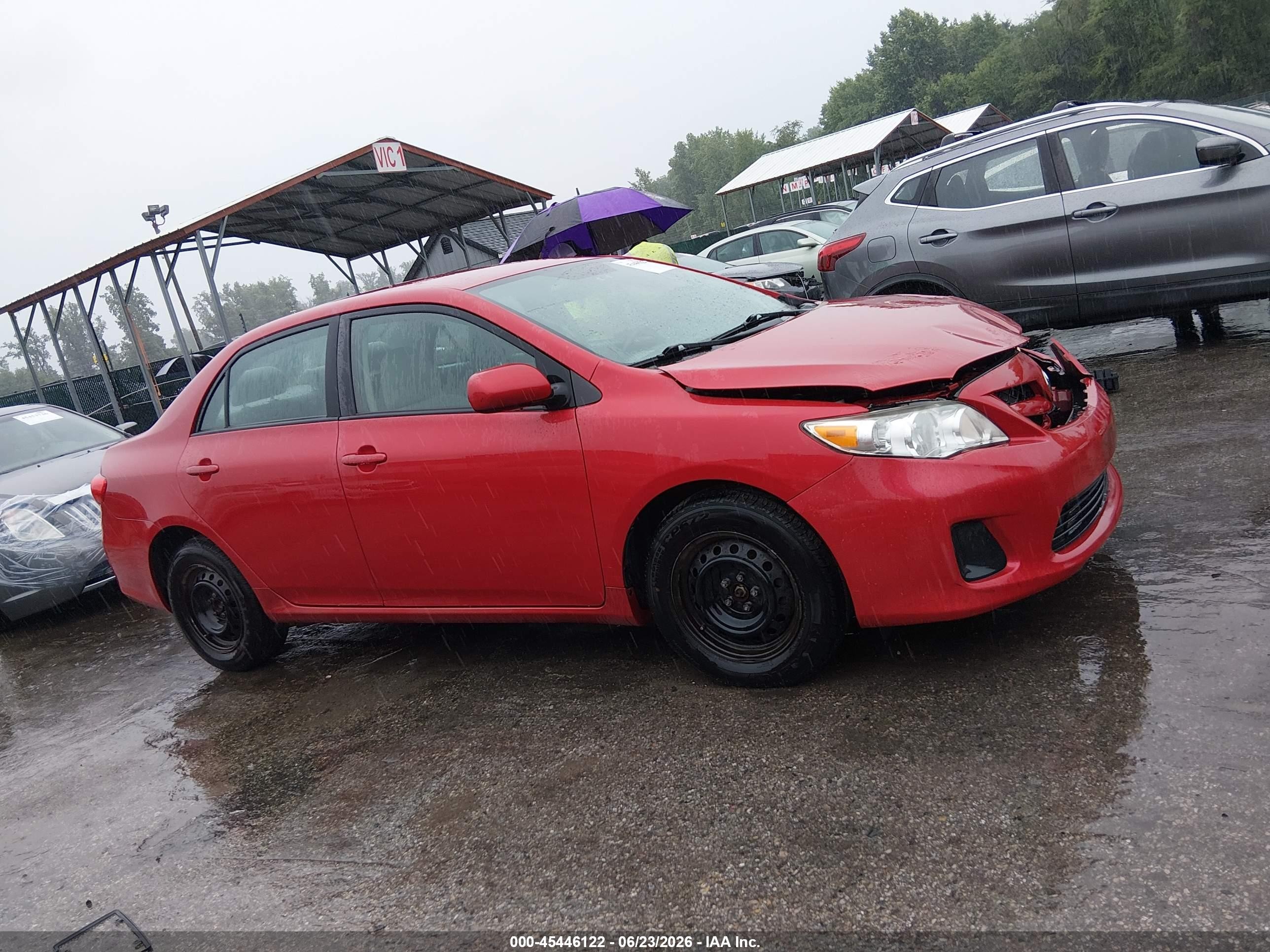 2011 Toyota Corolla Le Red vin: 2T1BU4EE3BC581706