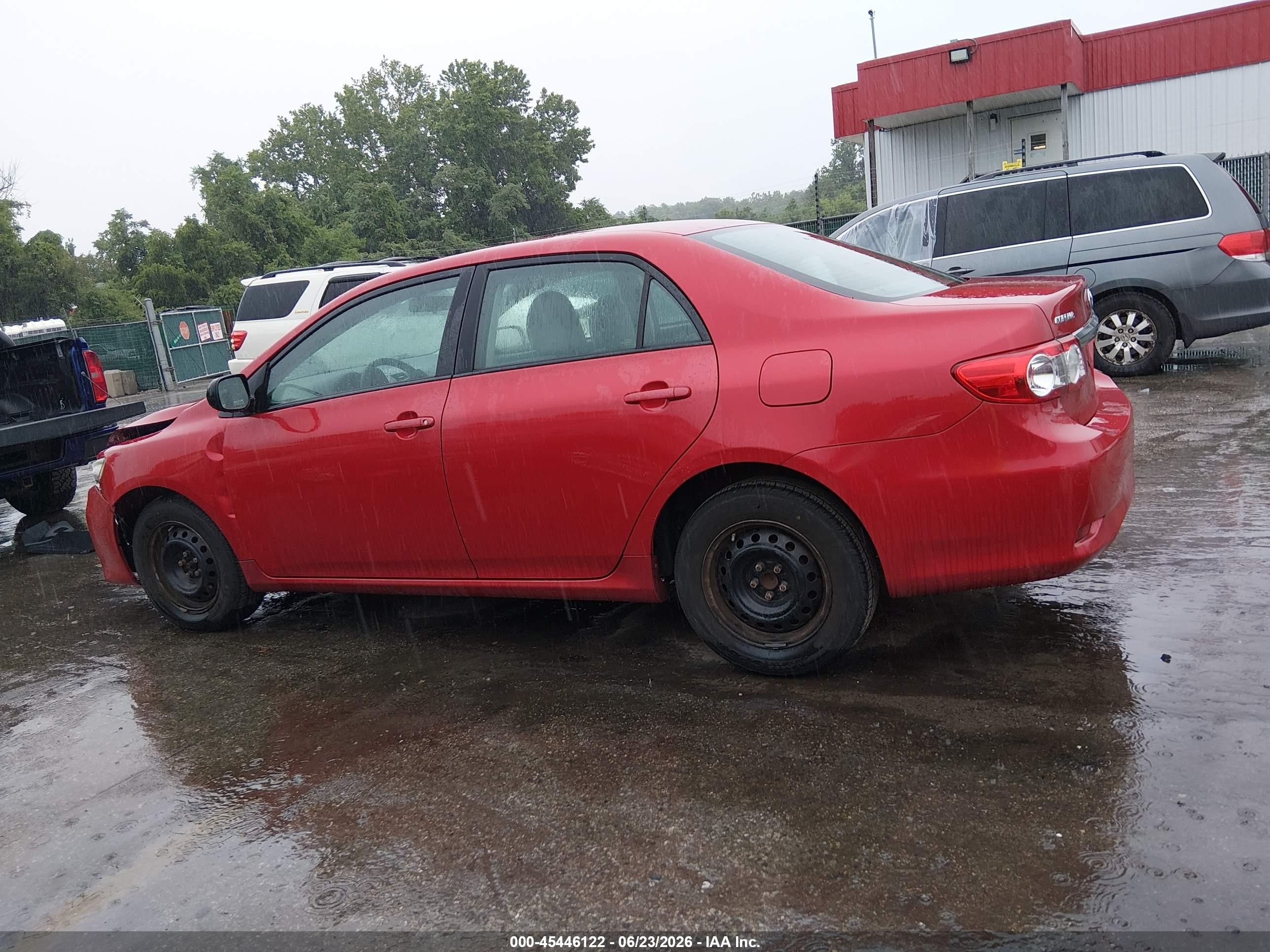 2011 Toyota Corolla Le Red vin: 2T1BU4EE3BC581706