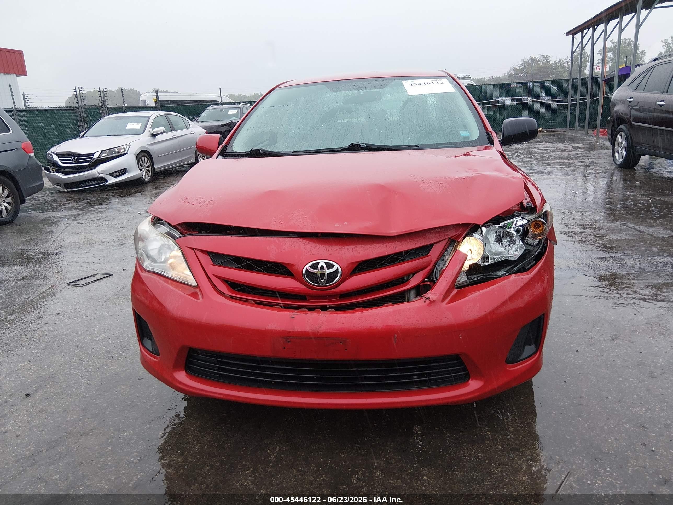2011 Toyota Corolla Le Red vin: 2T1BU4EE3BC581706
