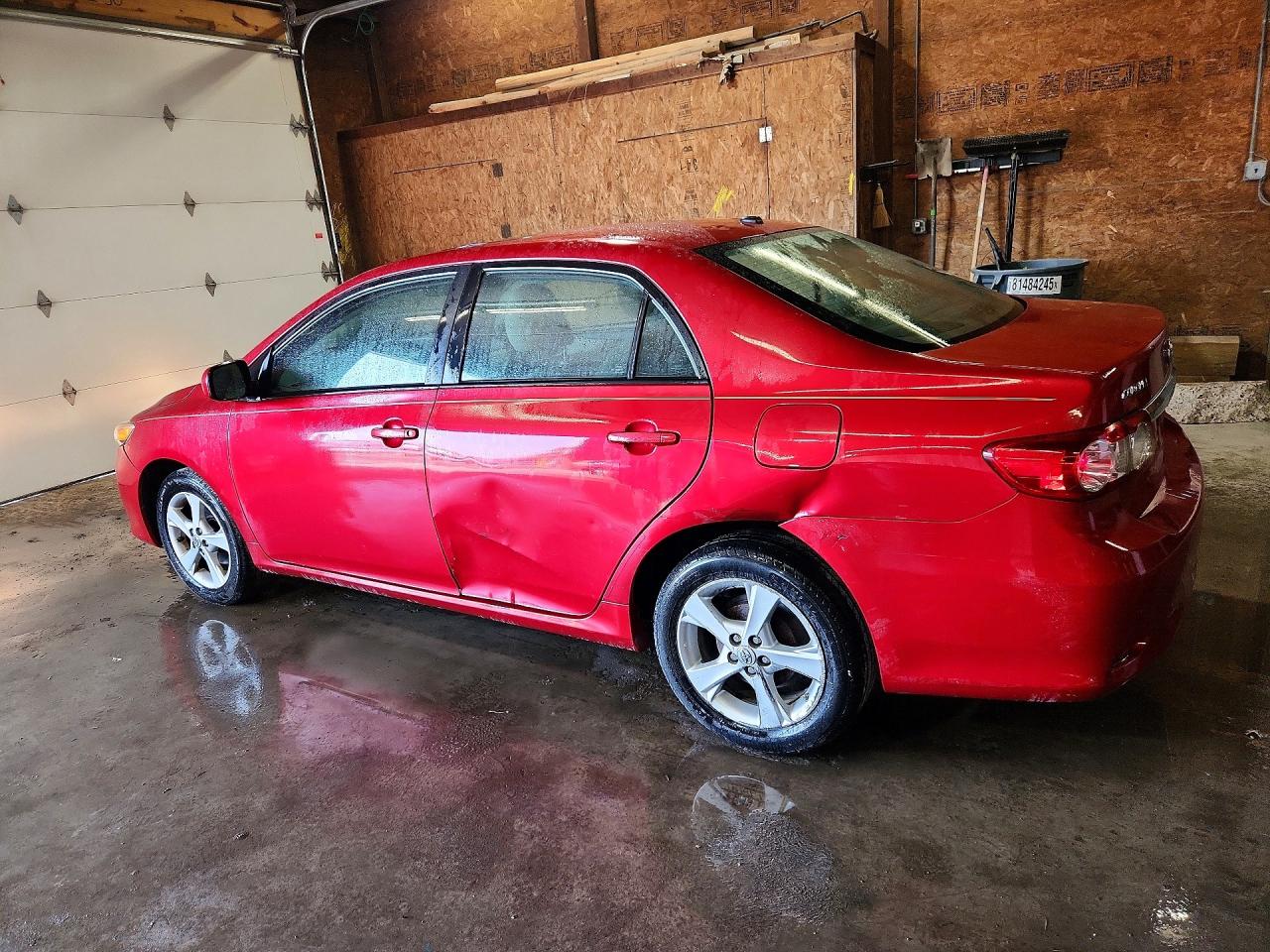 2011 Toyota Corolla Le Red vin: 2T1BU4EE3BC593127