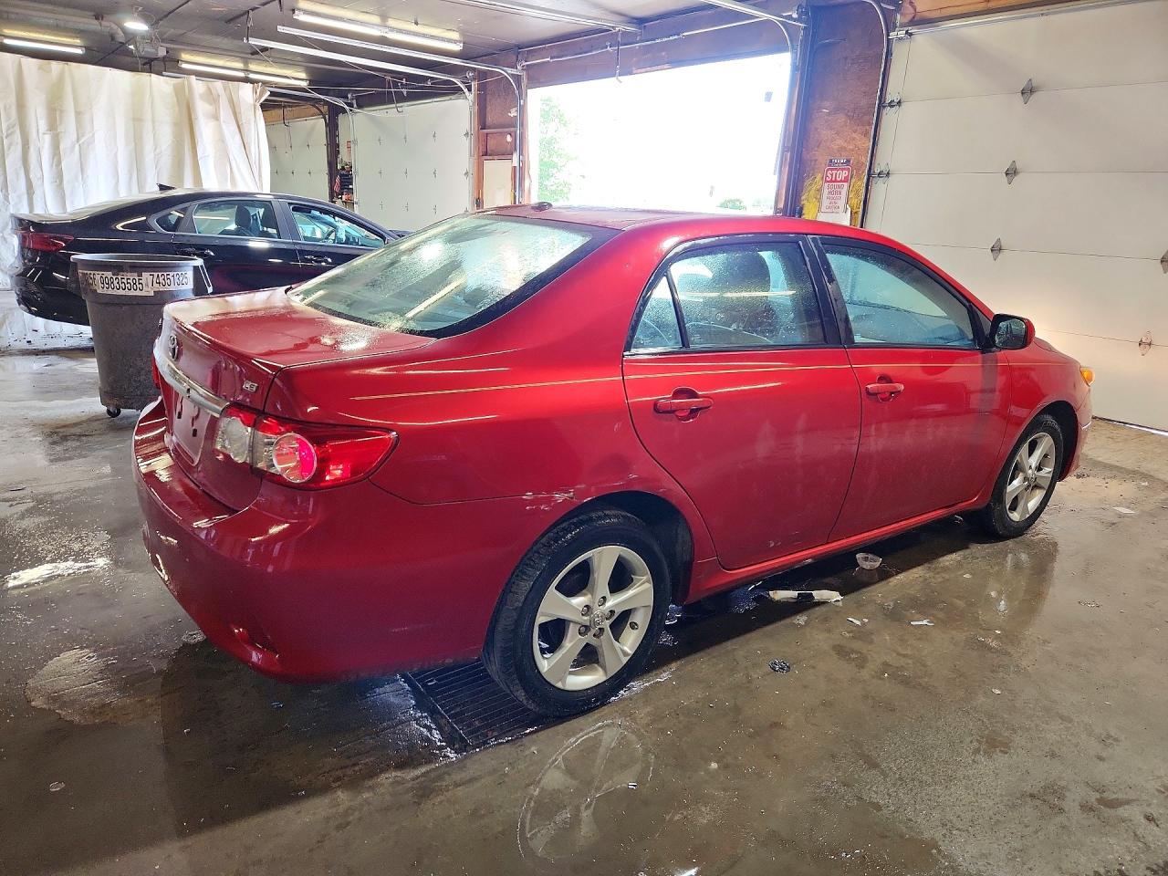 2011 Toyota Corolla Le Red vin: 2T1BU4EE3BC593127