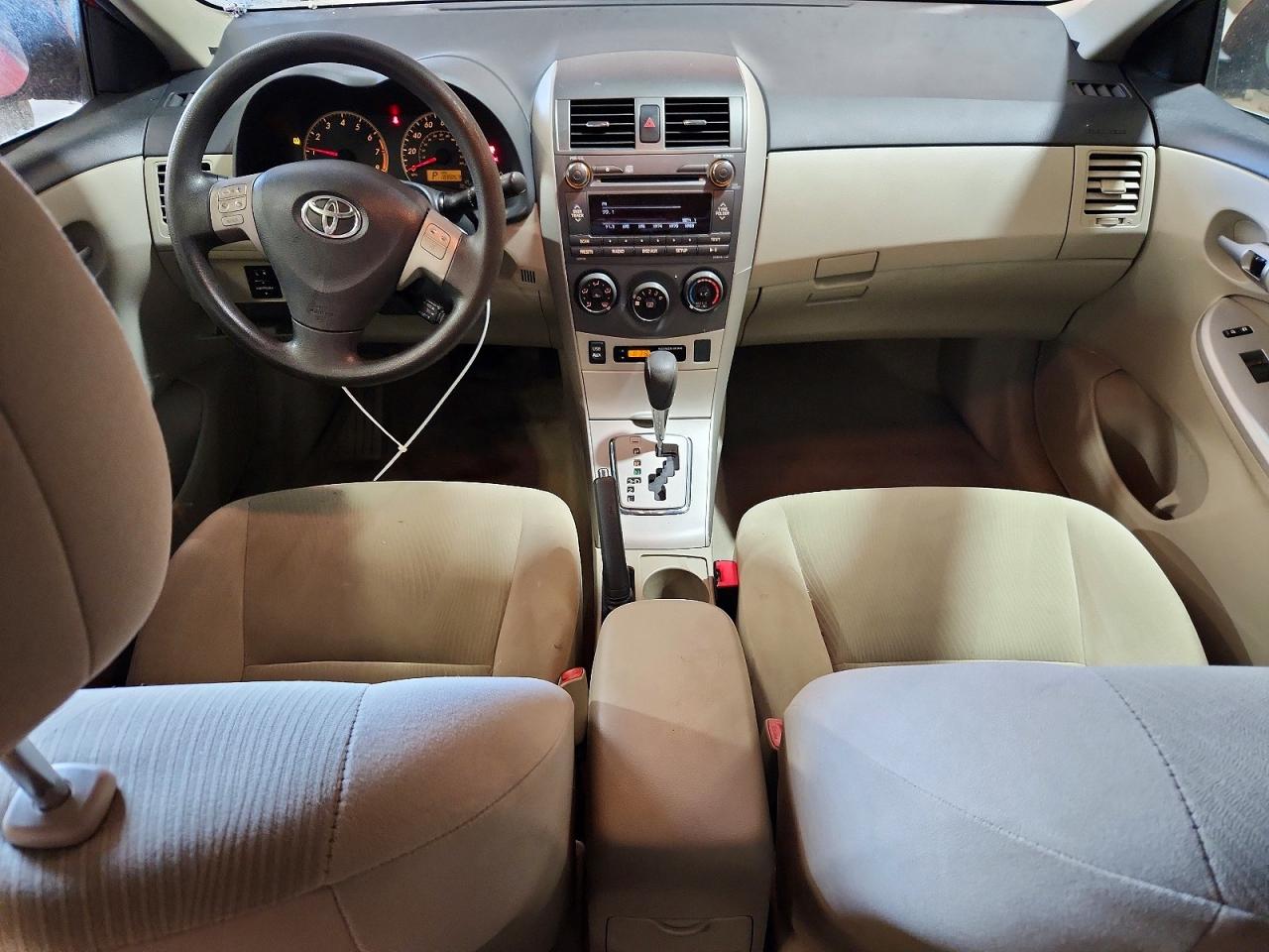 2011 Toyota Corolla Le Red vin: 2T1BU4EE3BC593127