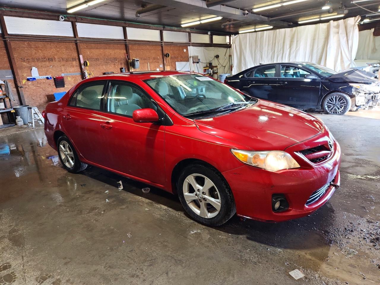 2011 Toyota Corolla Le Red vin: 2T1BU4EE3BC593127