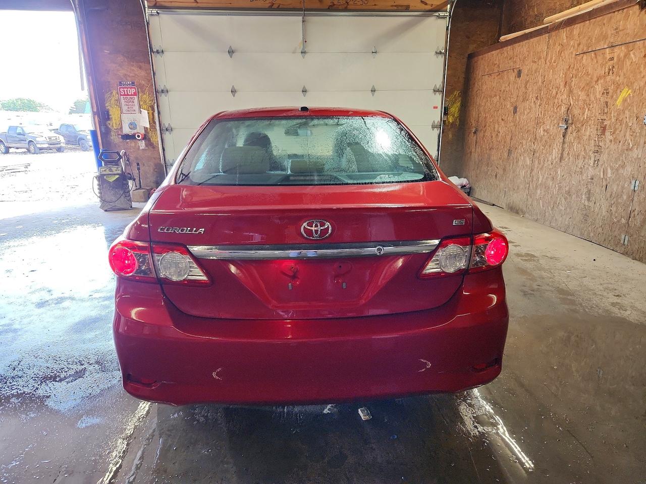 2011 Toyota Corolla Le Red vin: 2T1BU4EE3BC593127