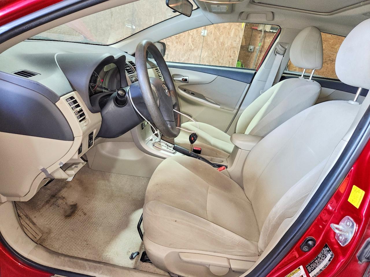 2011 Toyota Corolla Le Red vin: 2T1BU4EE3BC593127