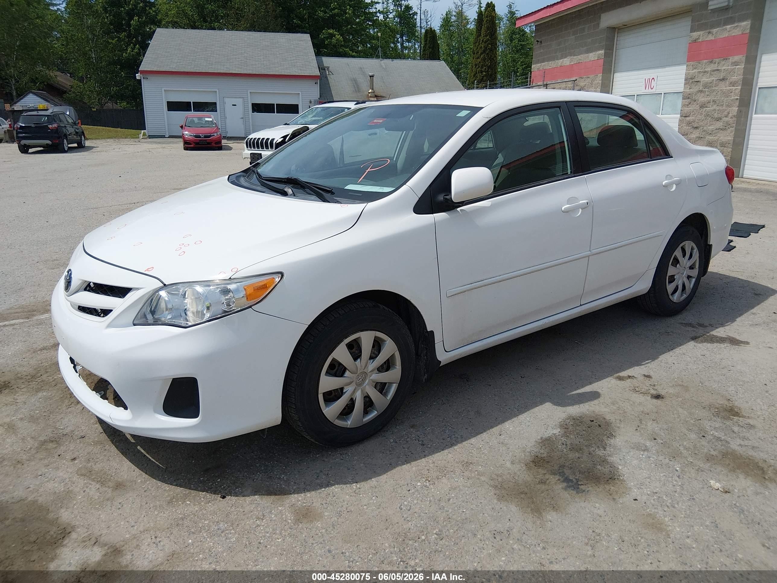 2011 Toyota Corolla Le White vin: 2T1BU4EE3BC646344