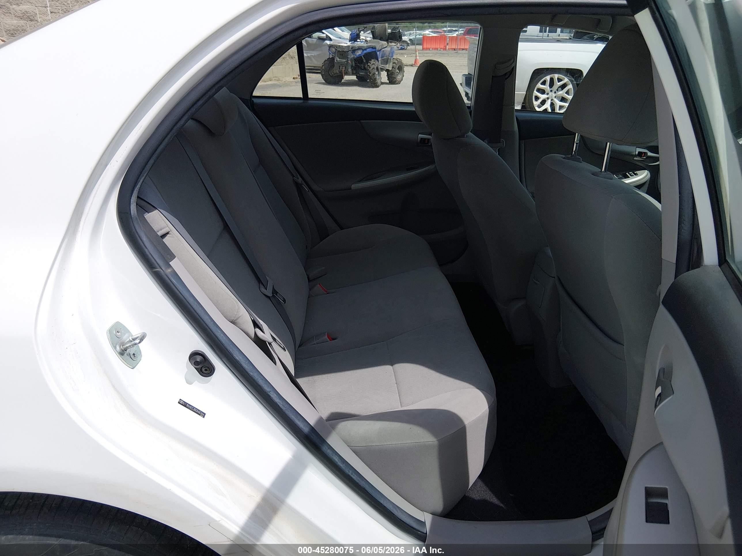 2011 Toyota Corolla Le White vin: 2T1BU4EE3BC646344