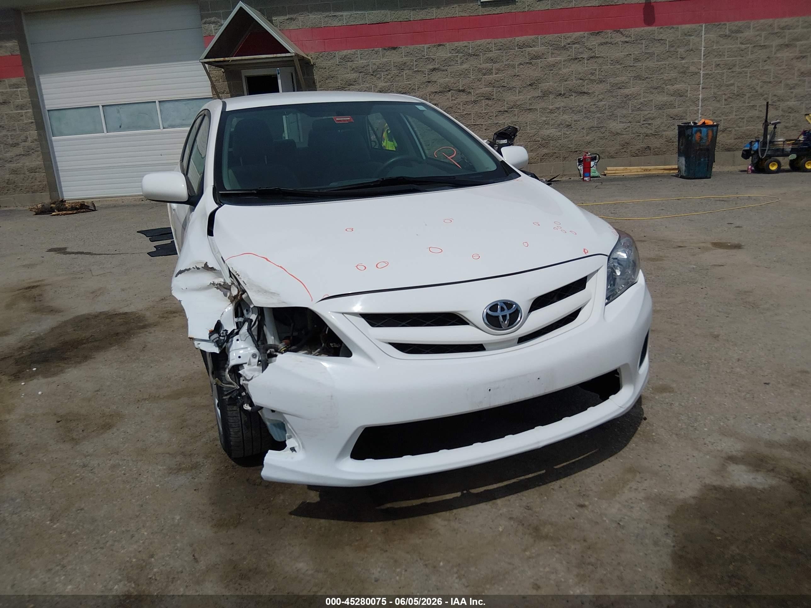 2011 Toyota Corolla Le White vin: 2T1BU4EE3BC646344