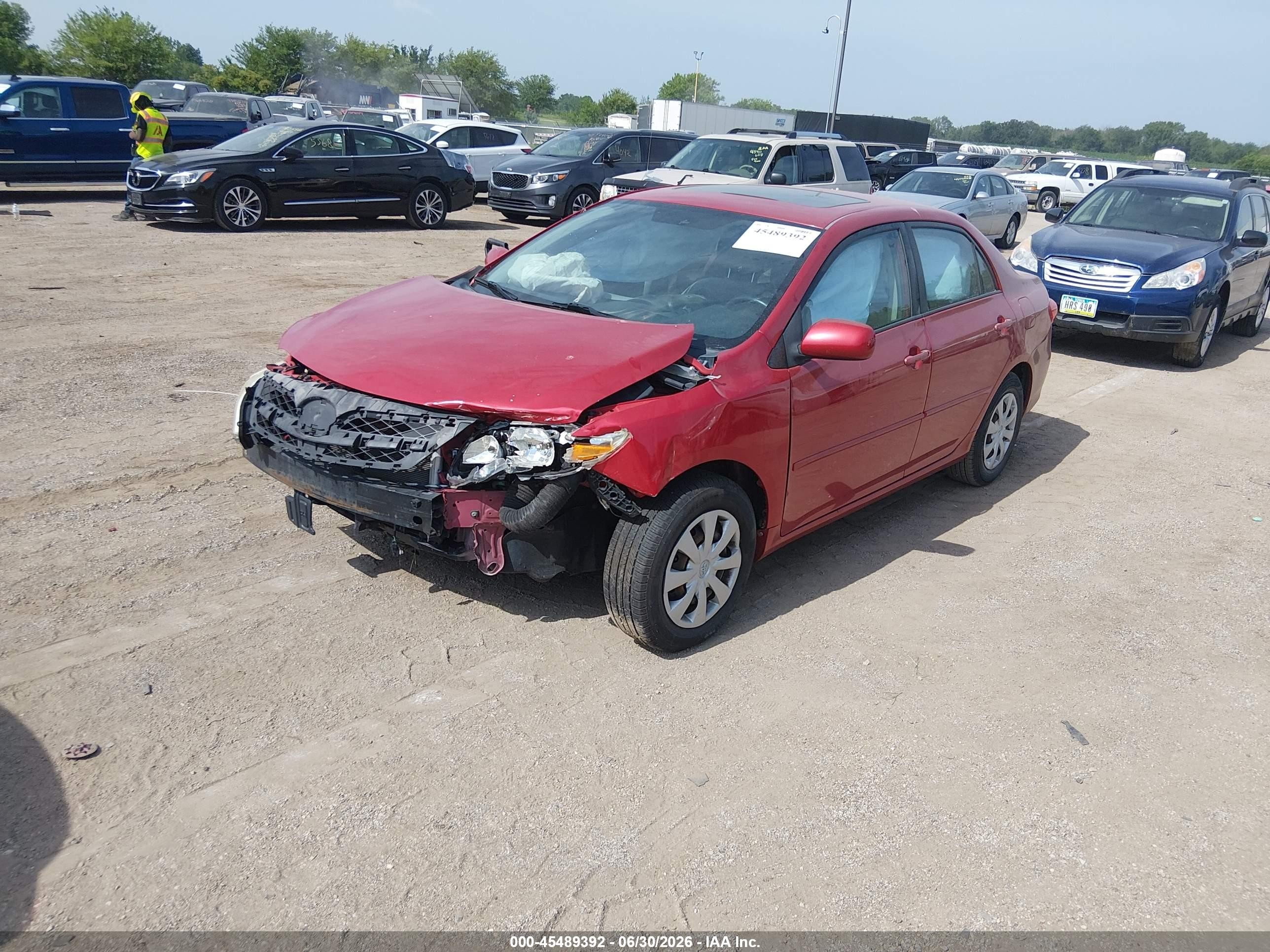 2011 Toyota Corolla Le Red vin: 2T1BU4EE3BC656310