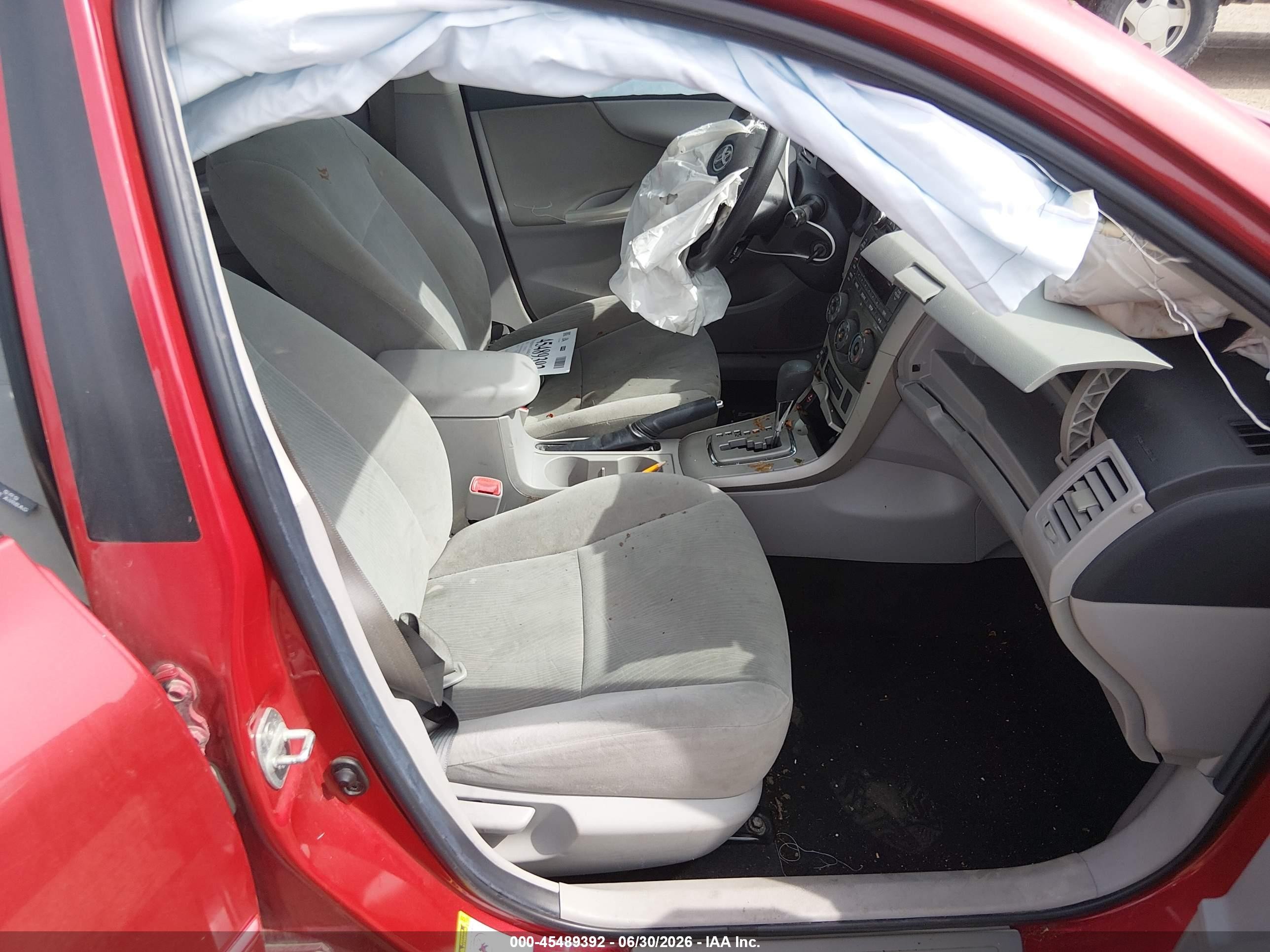 2011 Toyota Corolla Le Red vin: 2T1BU4EE3BC656310