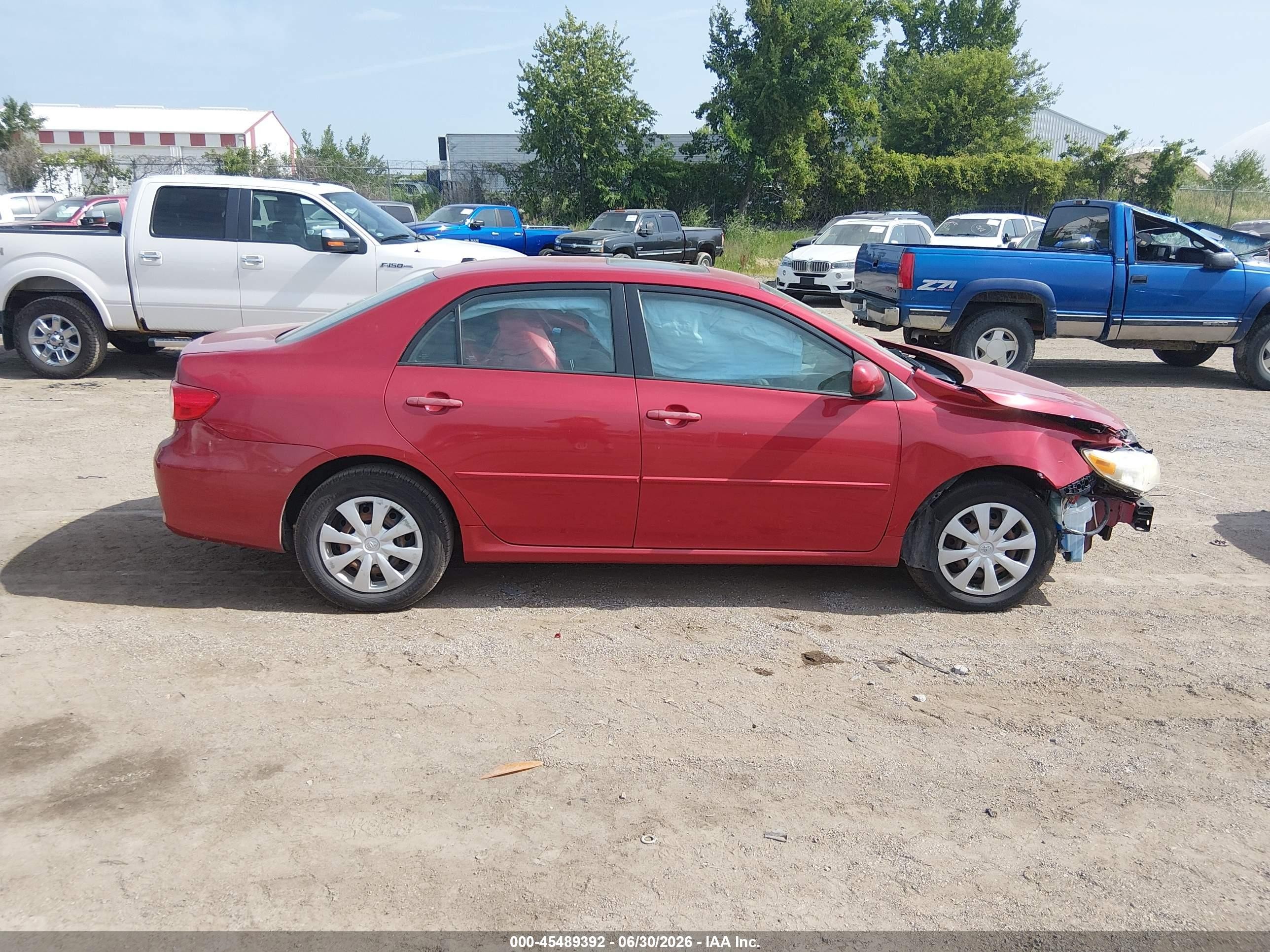 2011 Toyota Corolla Le Red vin: 2T1BU4EE3BC656310