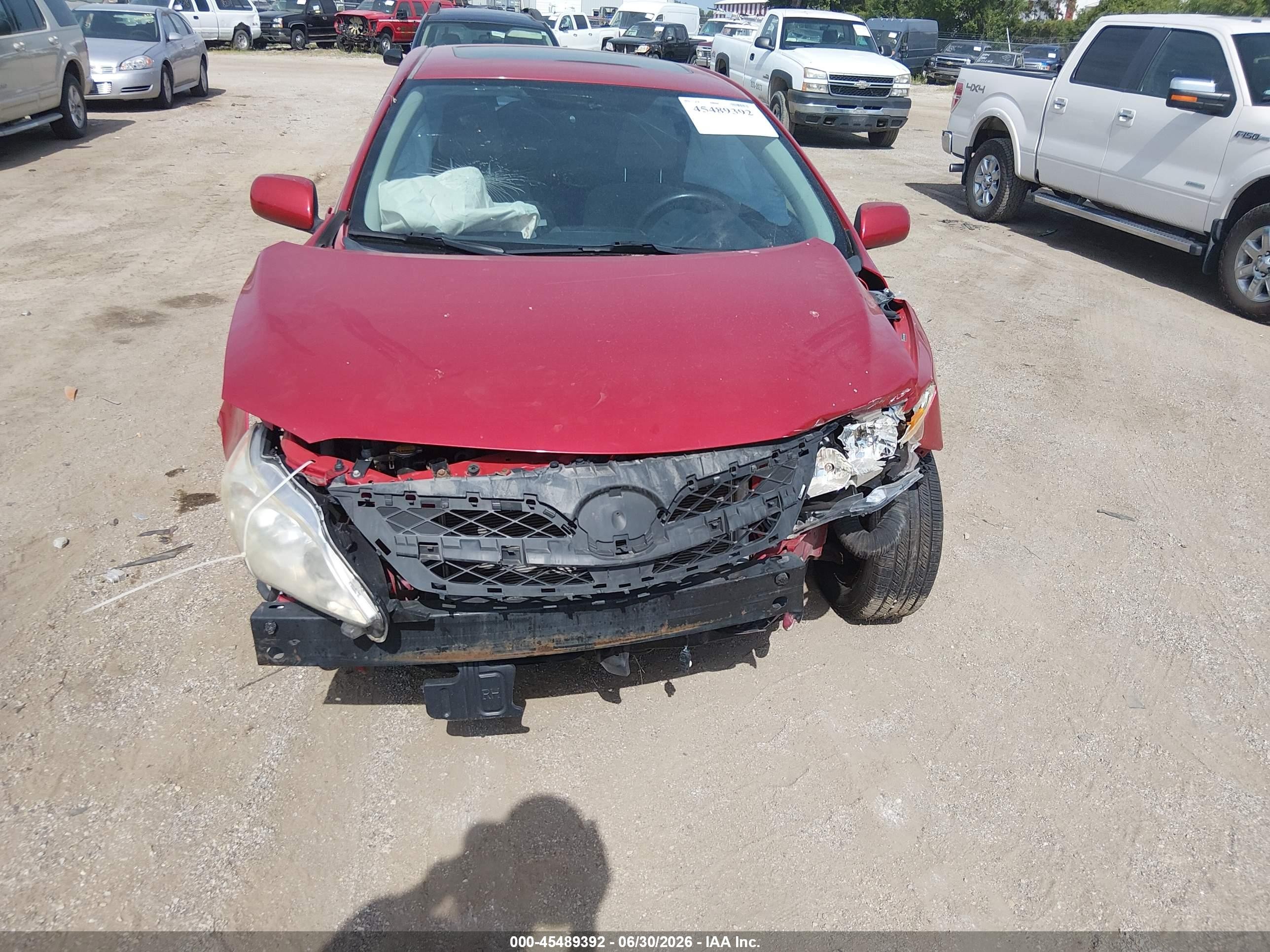 2011 Toyota Corolla Le Red vin: 2T1BU4EE3BC656310