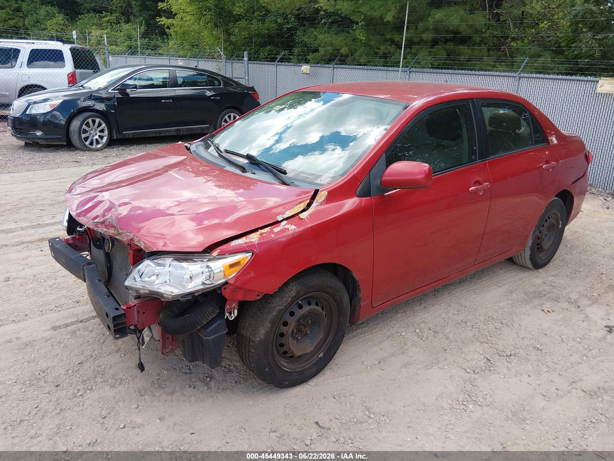 2011 Toyota Corolla Le Maroon vin: 2T1BU4EE3BC661992