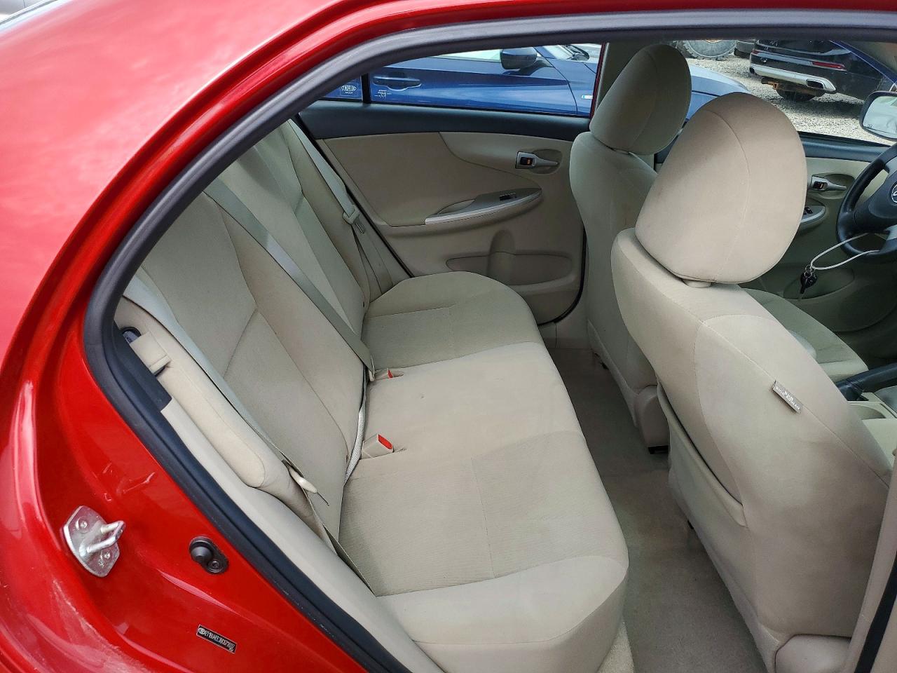 2011 Toyota Corolla Le Red vin: 2T1BU4EE3BC672037