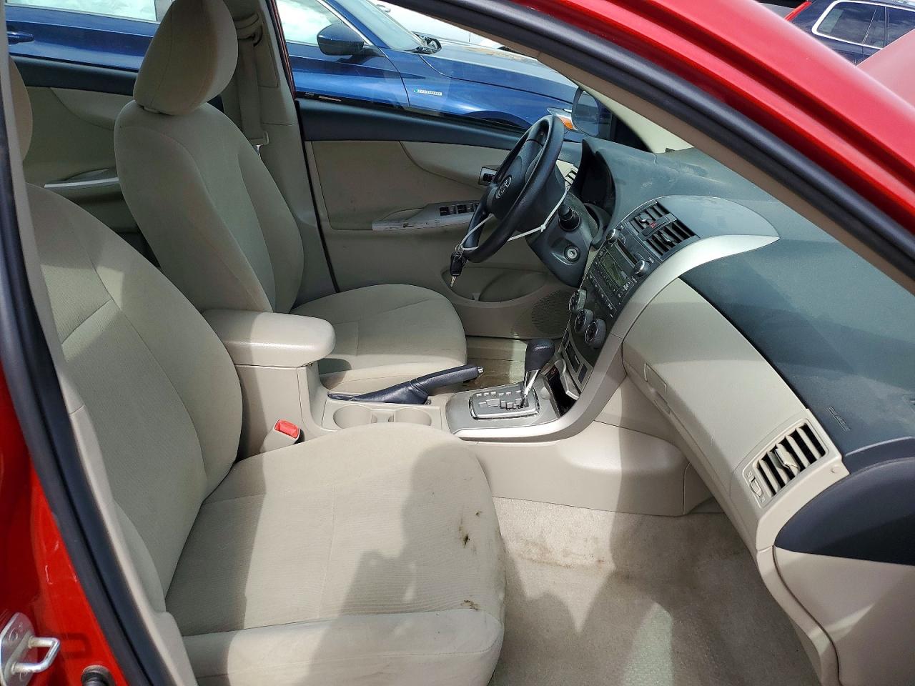 2011 Toyota Corolla Le Red vin: 2T1BU4EE3BC672037