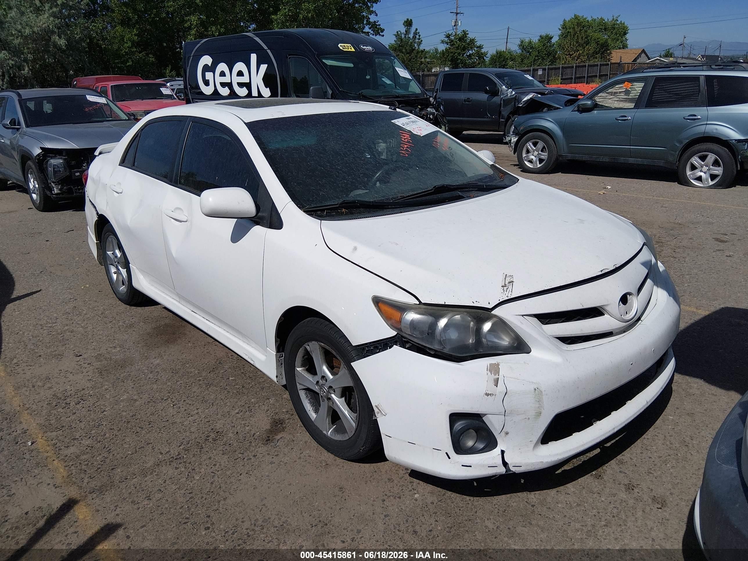 2011 Toyota Corolla S Белый vin: 2T1BU4EE3BC707157