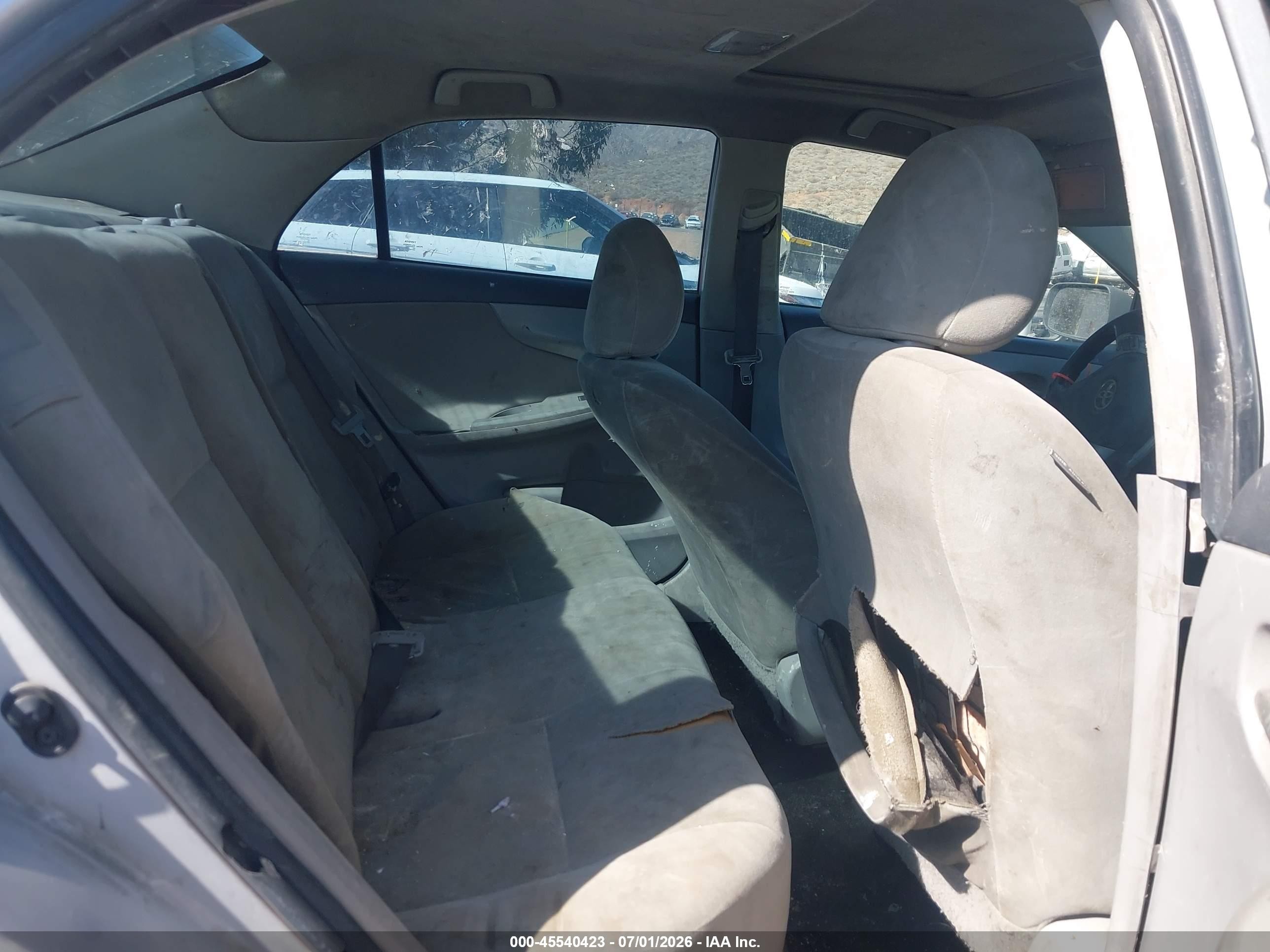 2012 Toyota Corolla Le Silver vin: 2T1BU4EE3CC767635