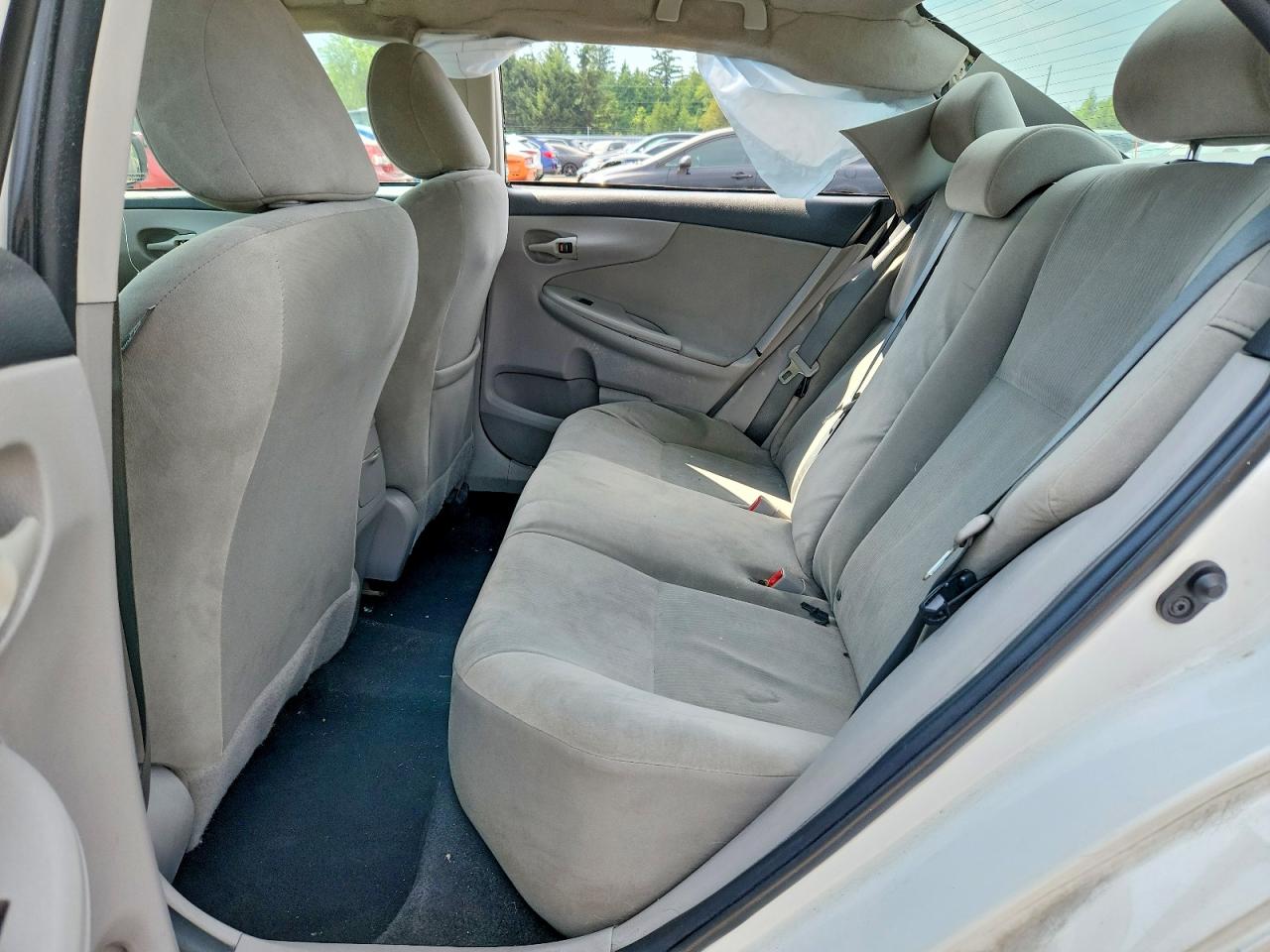 2012 Toyota Corolla Base White vin: 2T1BU4EE3CC783852