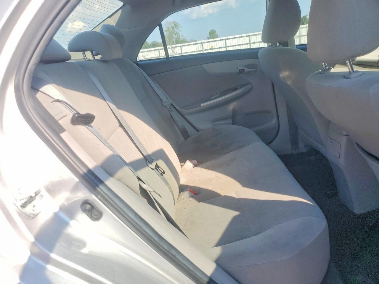 2012 Toyota Corolla Le Silver vin: 2T1BU4EE3CC891808