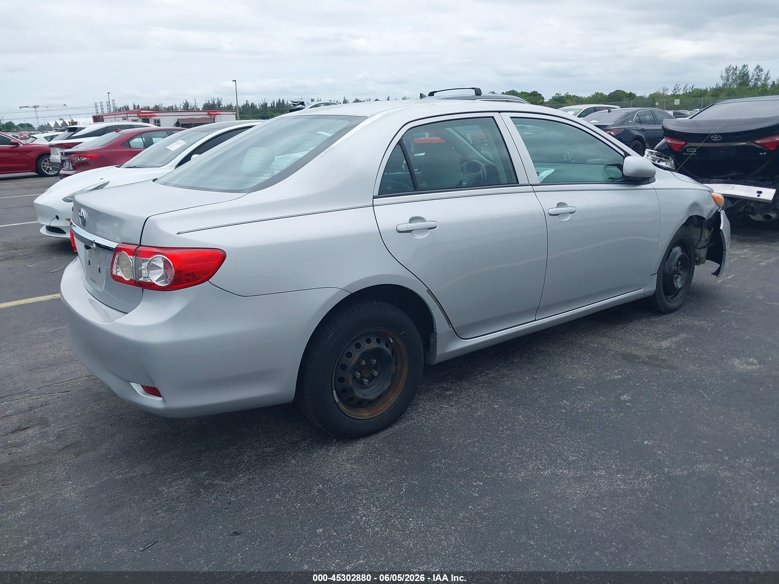 2013 Toyota Corolla L Silver vin: 2T1BU4EE3DC003480