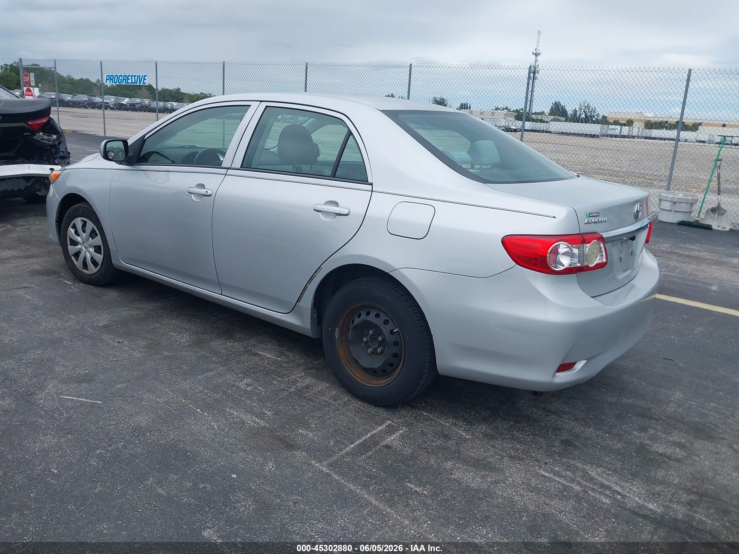 2013 Toyota Corolla L Silver vin: 2T1BU4EE3DC003480