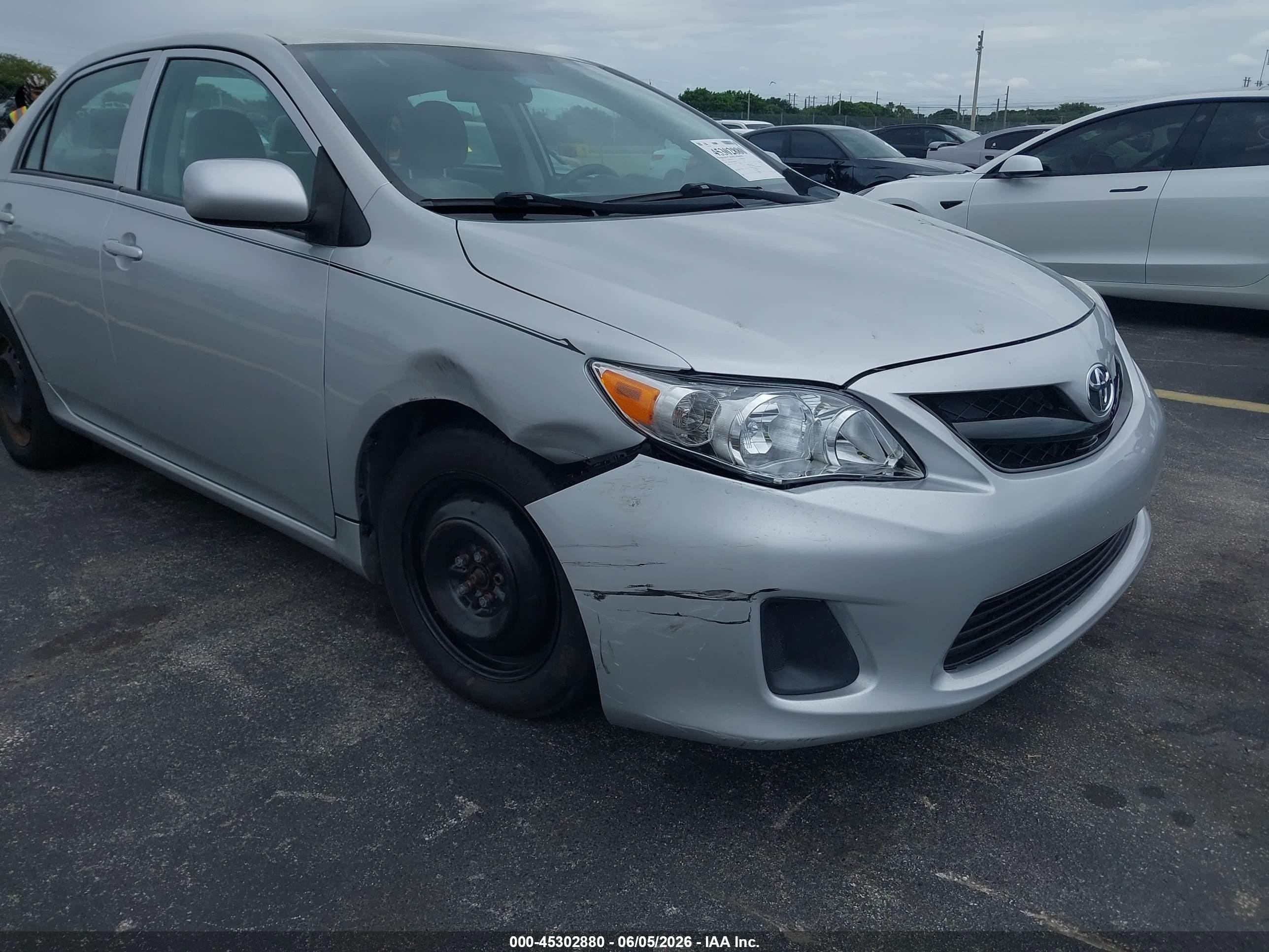 2013 Toyota Corolla L Silver vin: 2T1BU4EE3DC003480