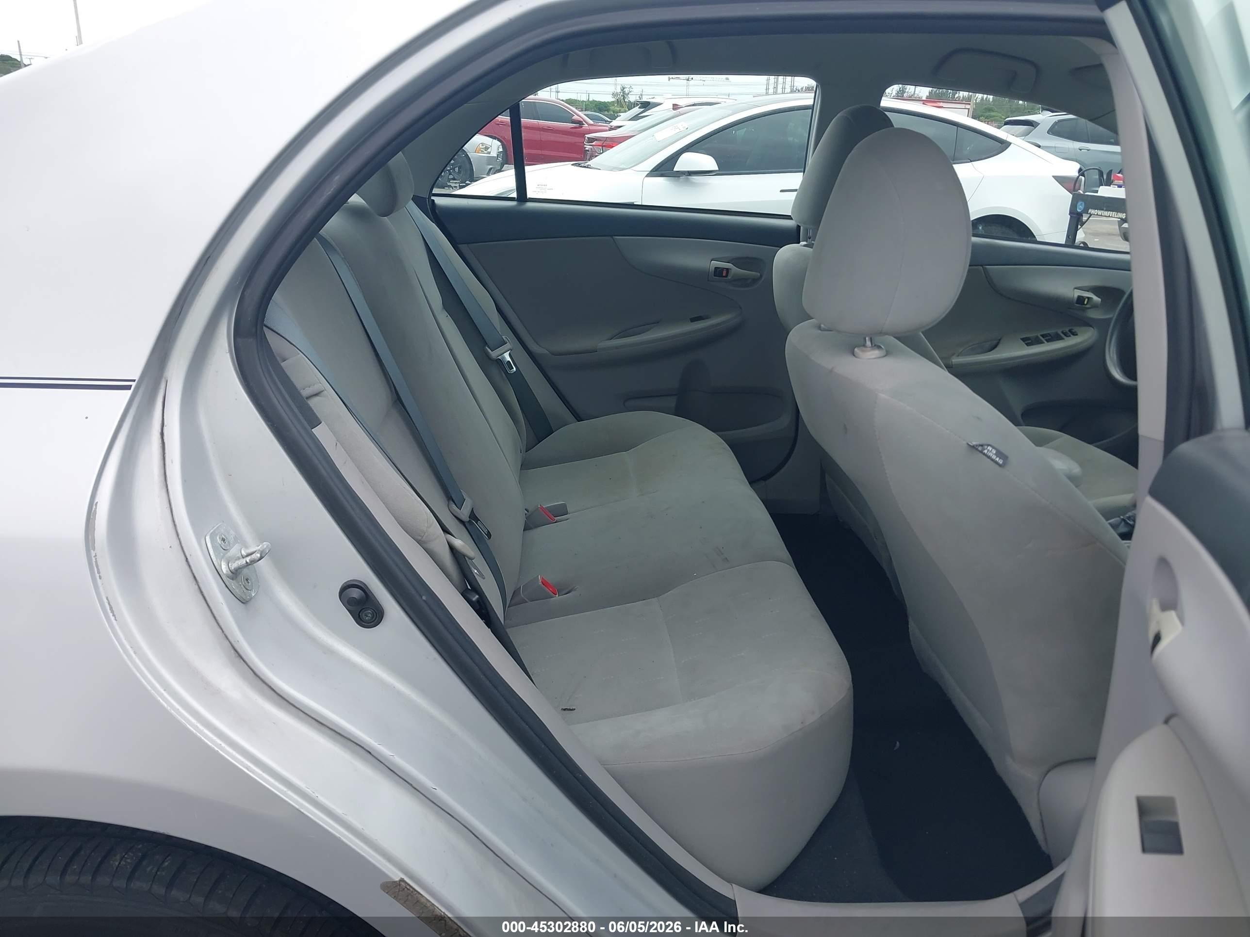 2013 Toyota Corolla L Silver vin: 2T1BU4EE3DC003480