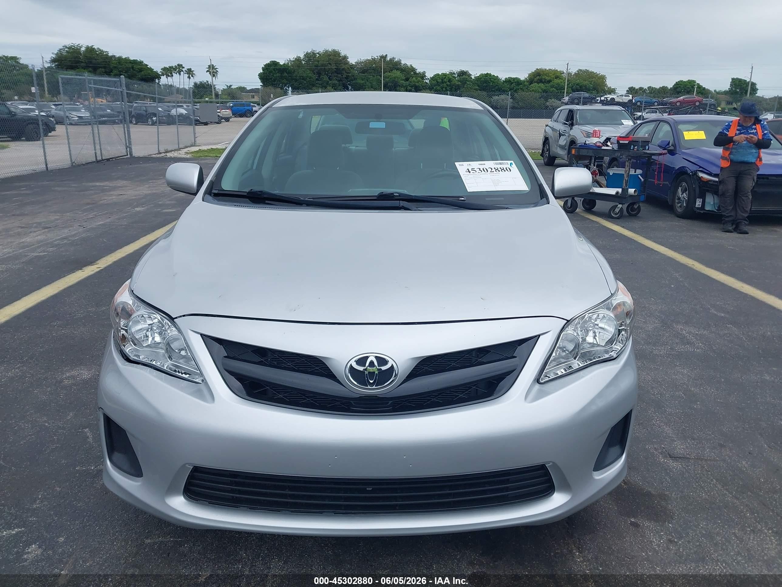 2013 Toyota Corolla L Silver vin: 2T1BU4EE3DC003480